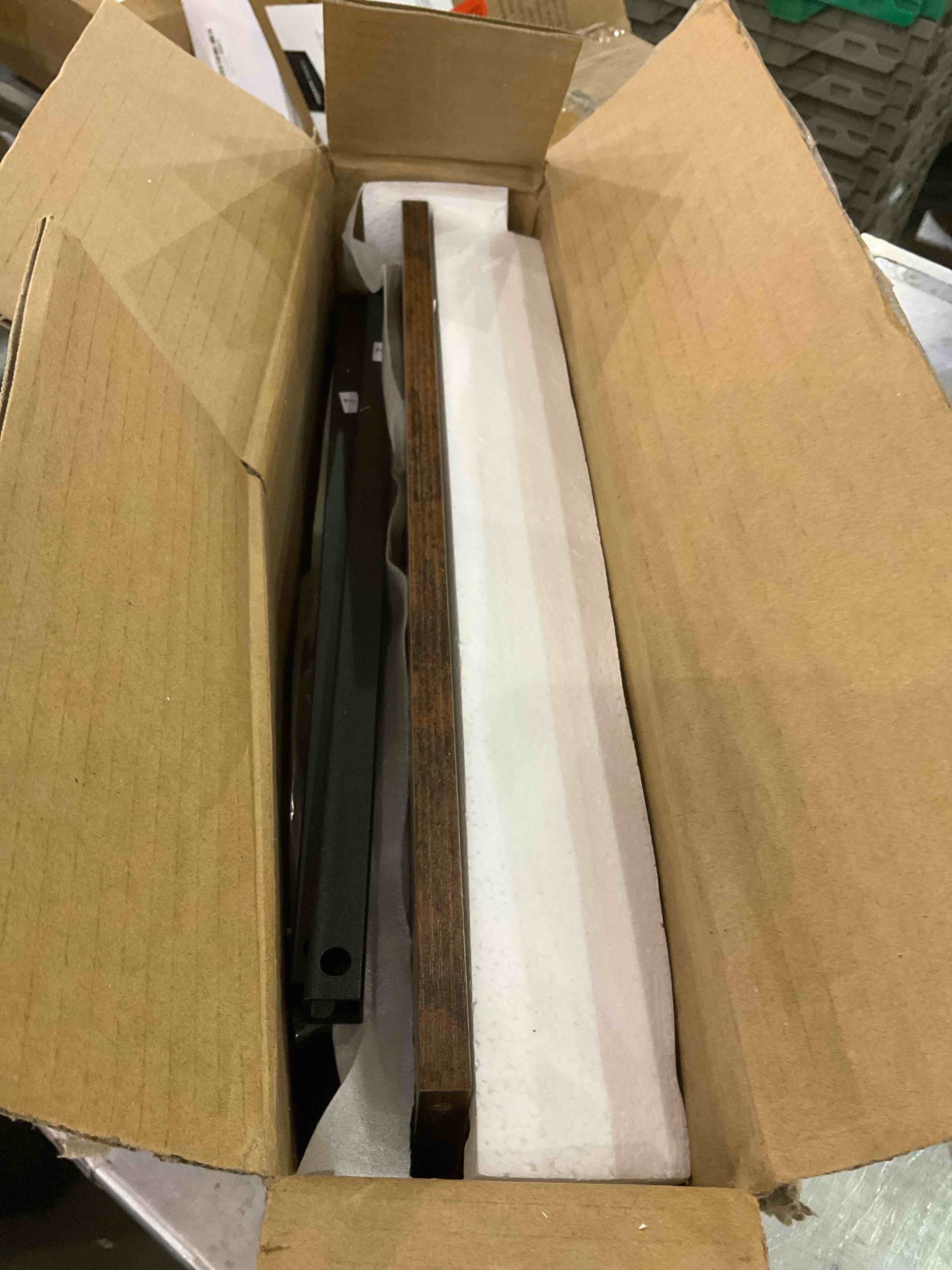 https://s3.amazonaws.com/lotting-images-prod/BargainHunt/EXS01060473_1707483421316.jpeg
