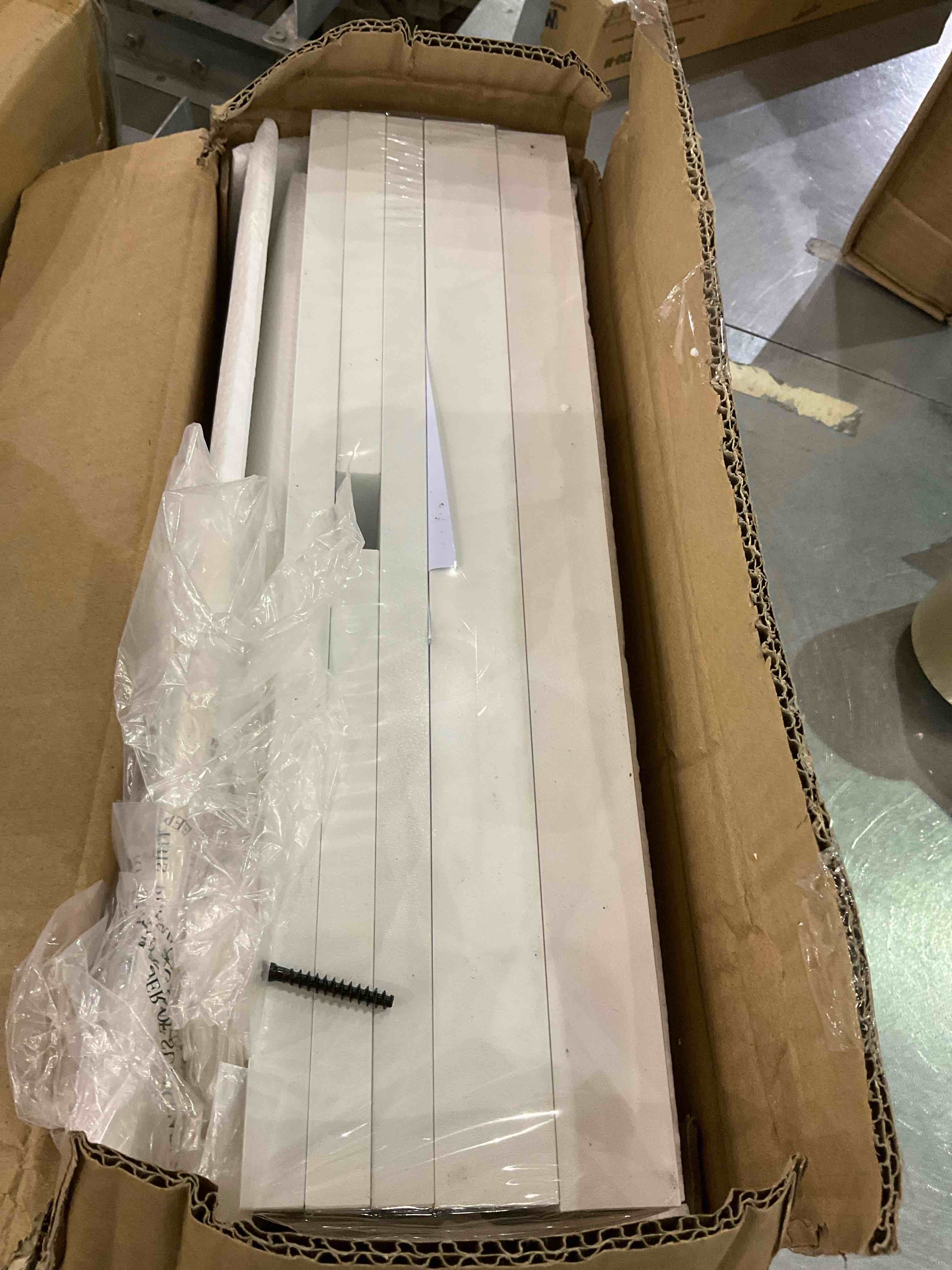 https://s3.amazonaws.com/lotting-images-prod/BargainHunt/EXS01060477_1707484026899.jpeg