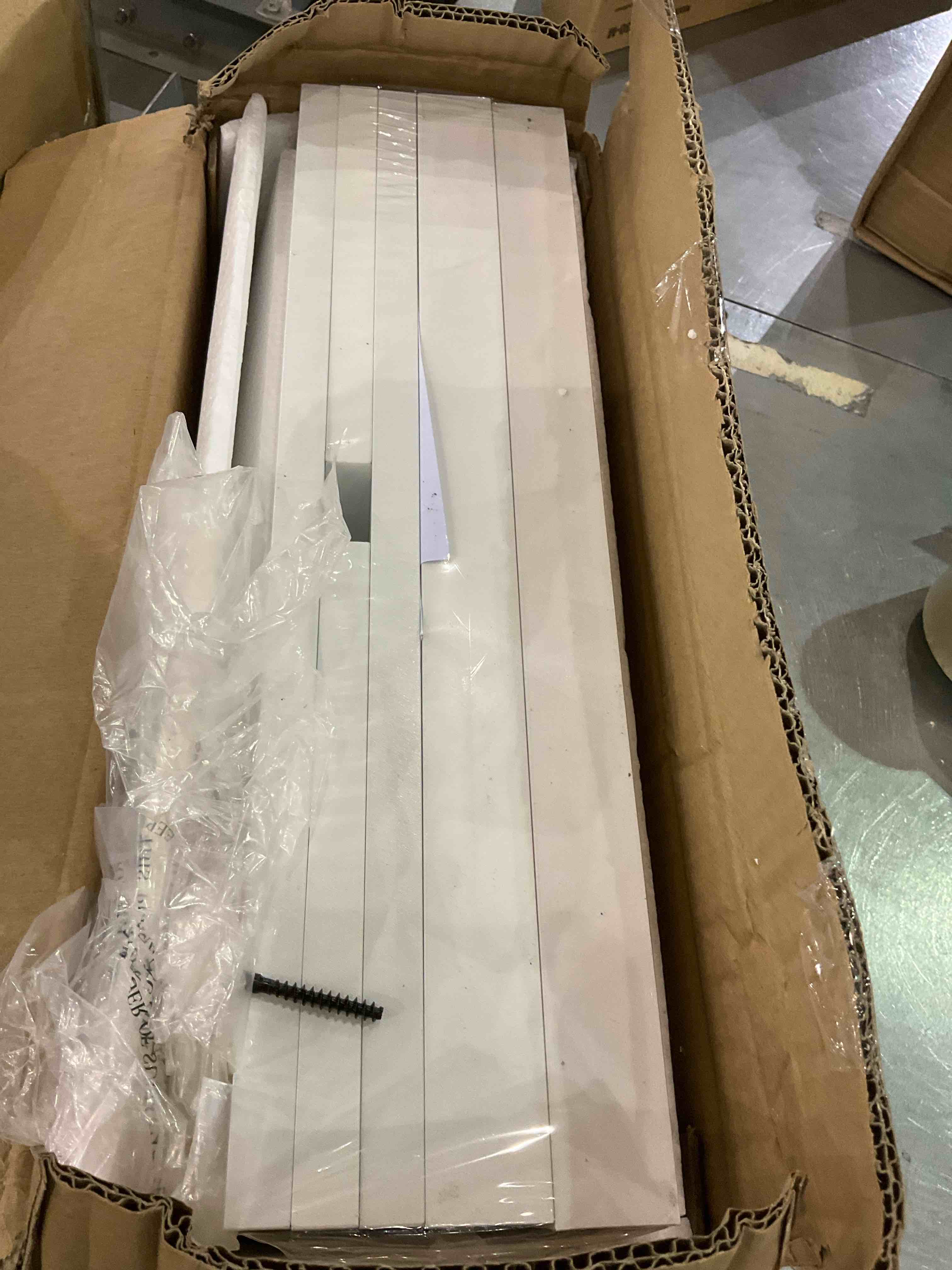 https://s3.amazonaws.com/lotting-images-prod/BargainHunt/EXS01060477_1707484028644.jpeg