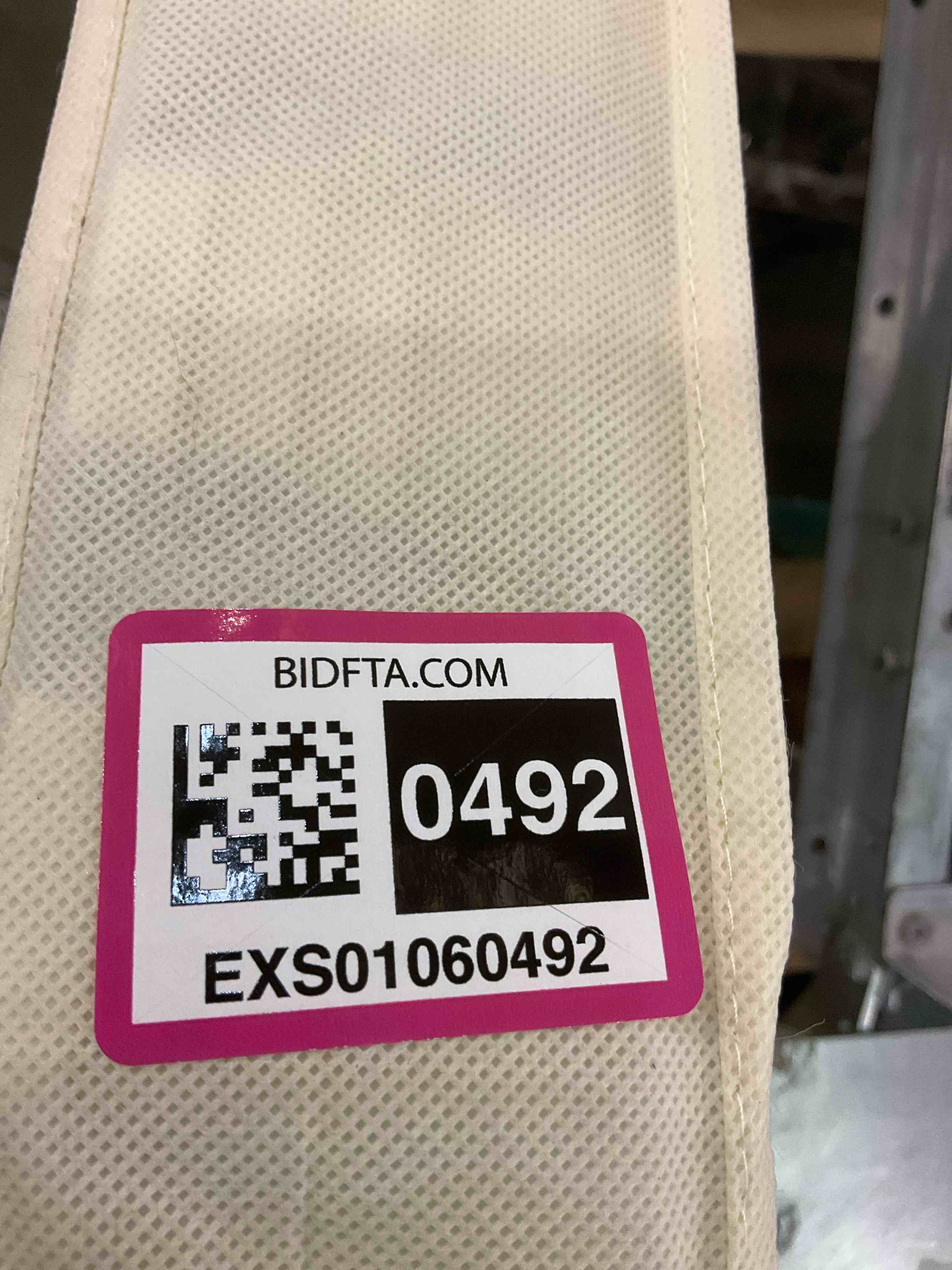 https://s3.amazonaws.com/lotting-images-prod/BargainHunt/EXS01060492_1707488846738.jpeg