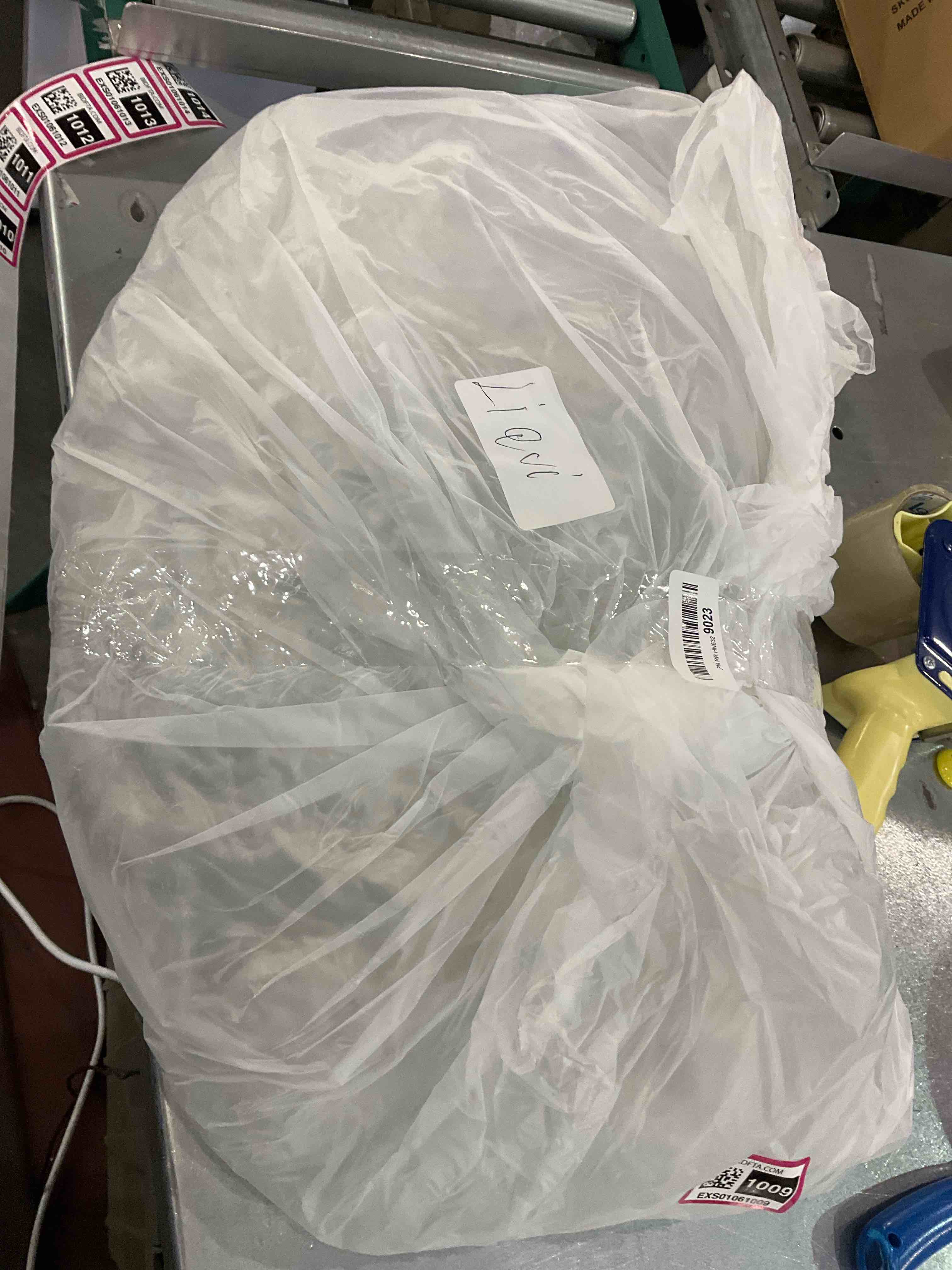 https://s3.amazonaws.com/lotting-images-prod/BargainHunt/EXS01061009_1707226130223.jpeg