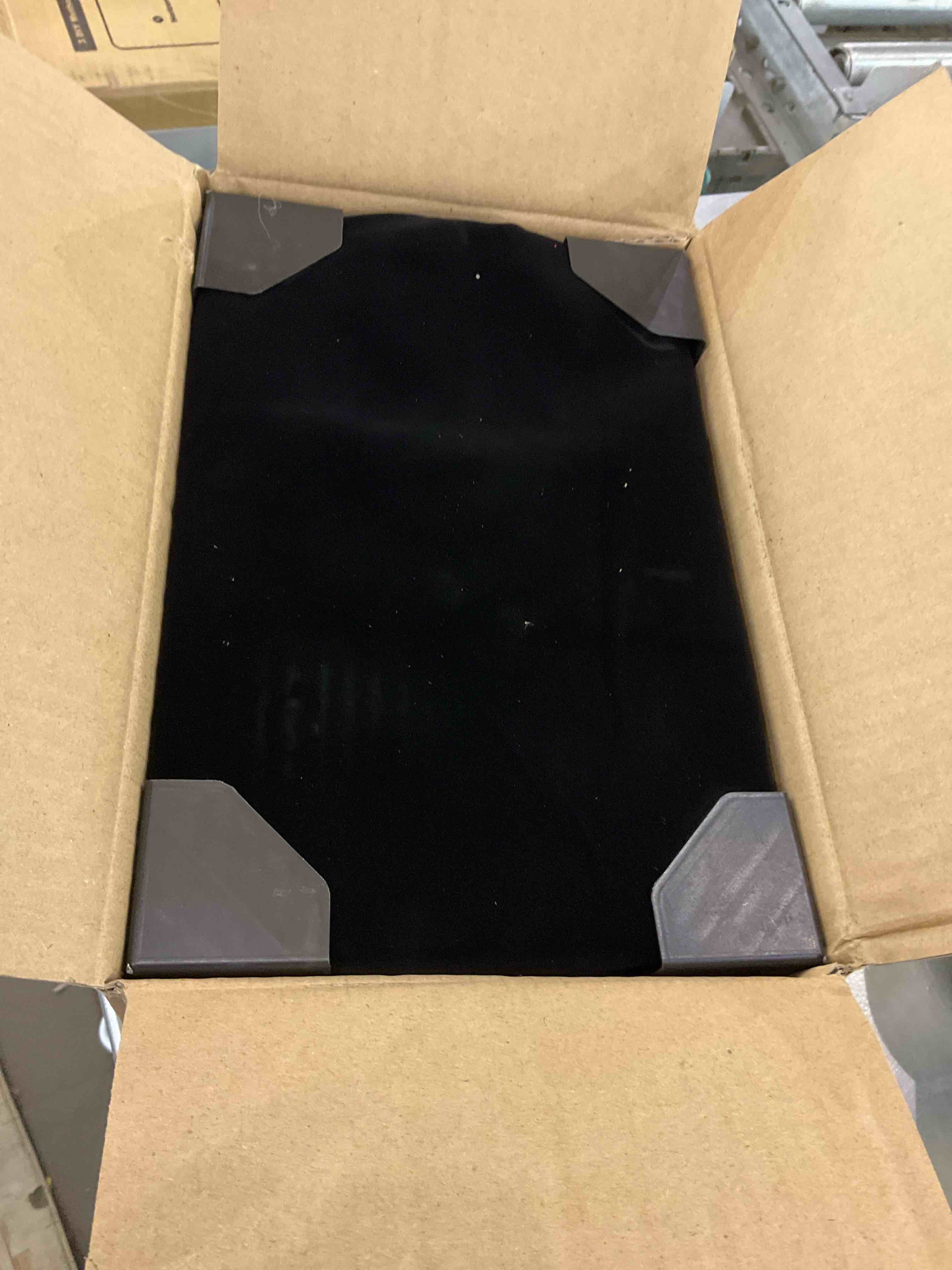 https://s3.amazonaws.com/lotting-images-prod/BargainHunt/EXS01061034_1707229816694.jpeg