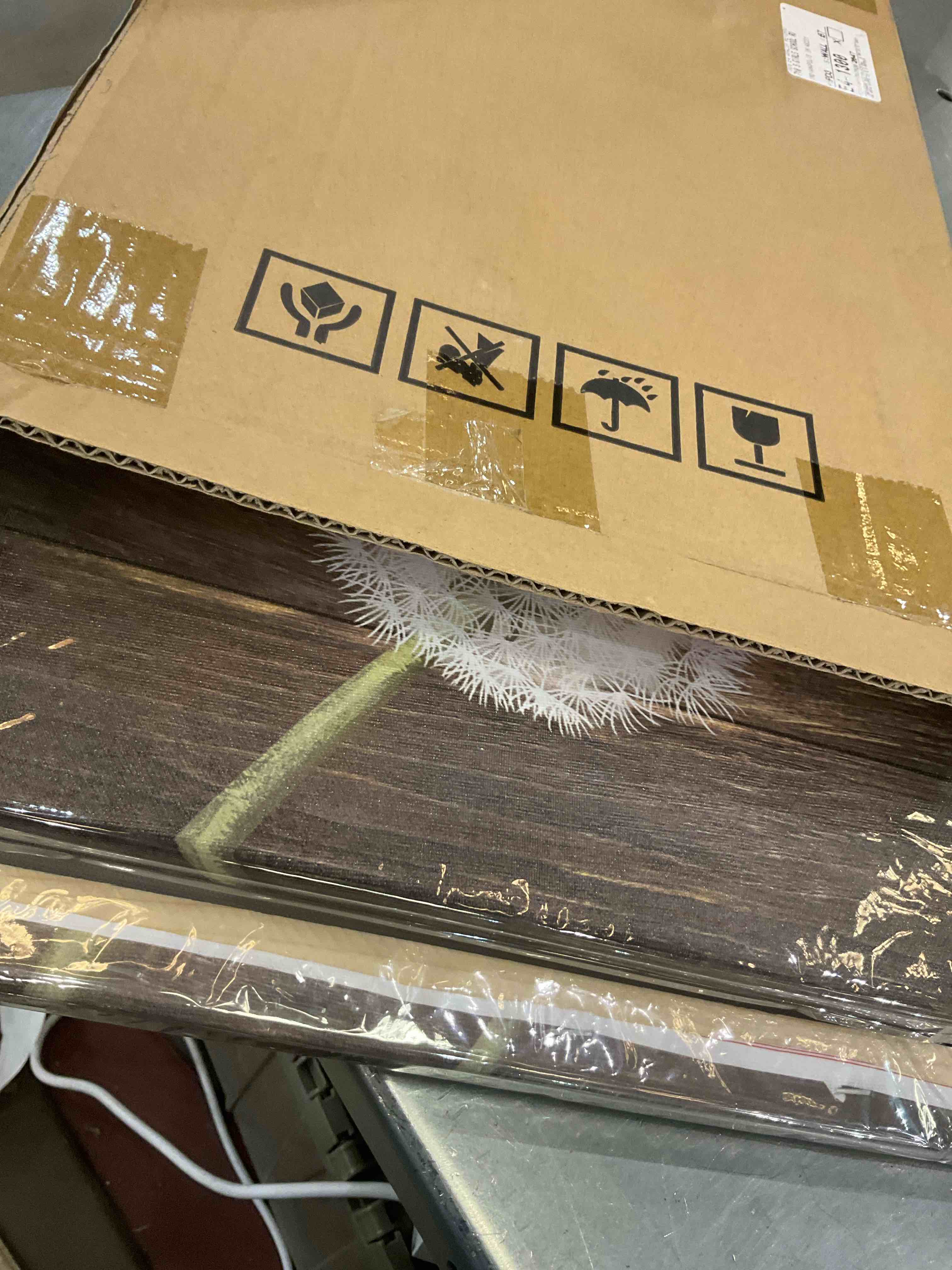 https://s3.amazonaws.com/lotting-images-prod/BargainHunt/EXS01061144_1707248012999.jpeg