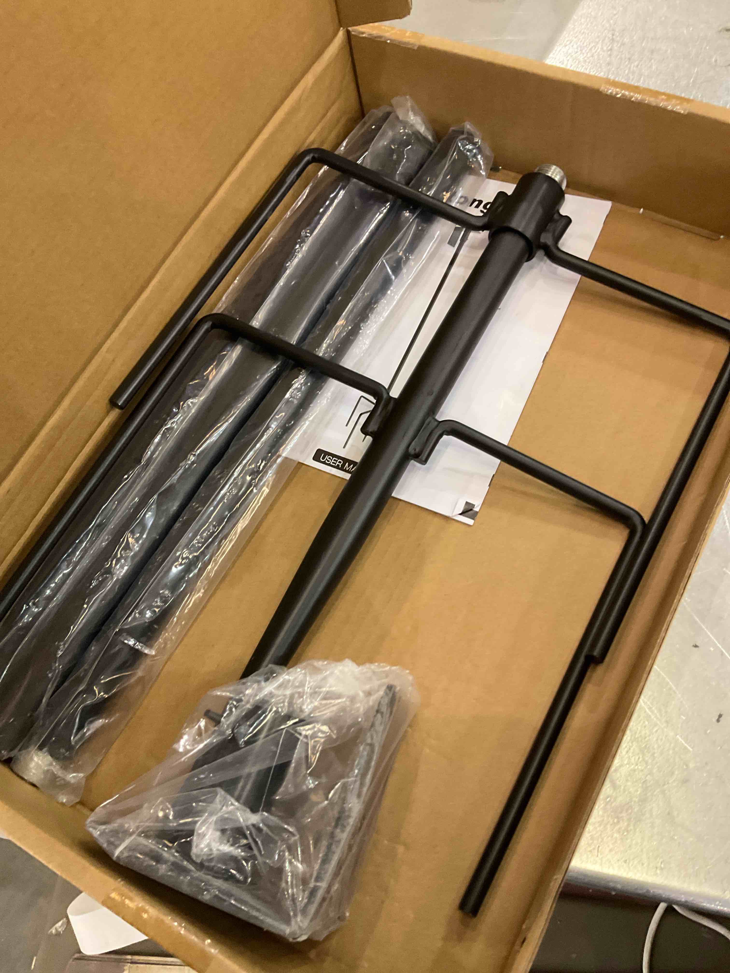 https://s3.amazonaws.com/lotting-images-prod/BargainHunt/EXS01061318_1707414984496.jpeg