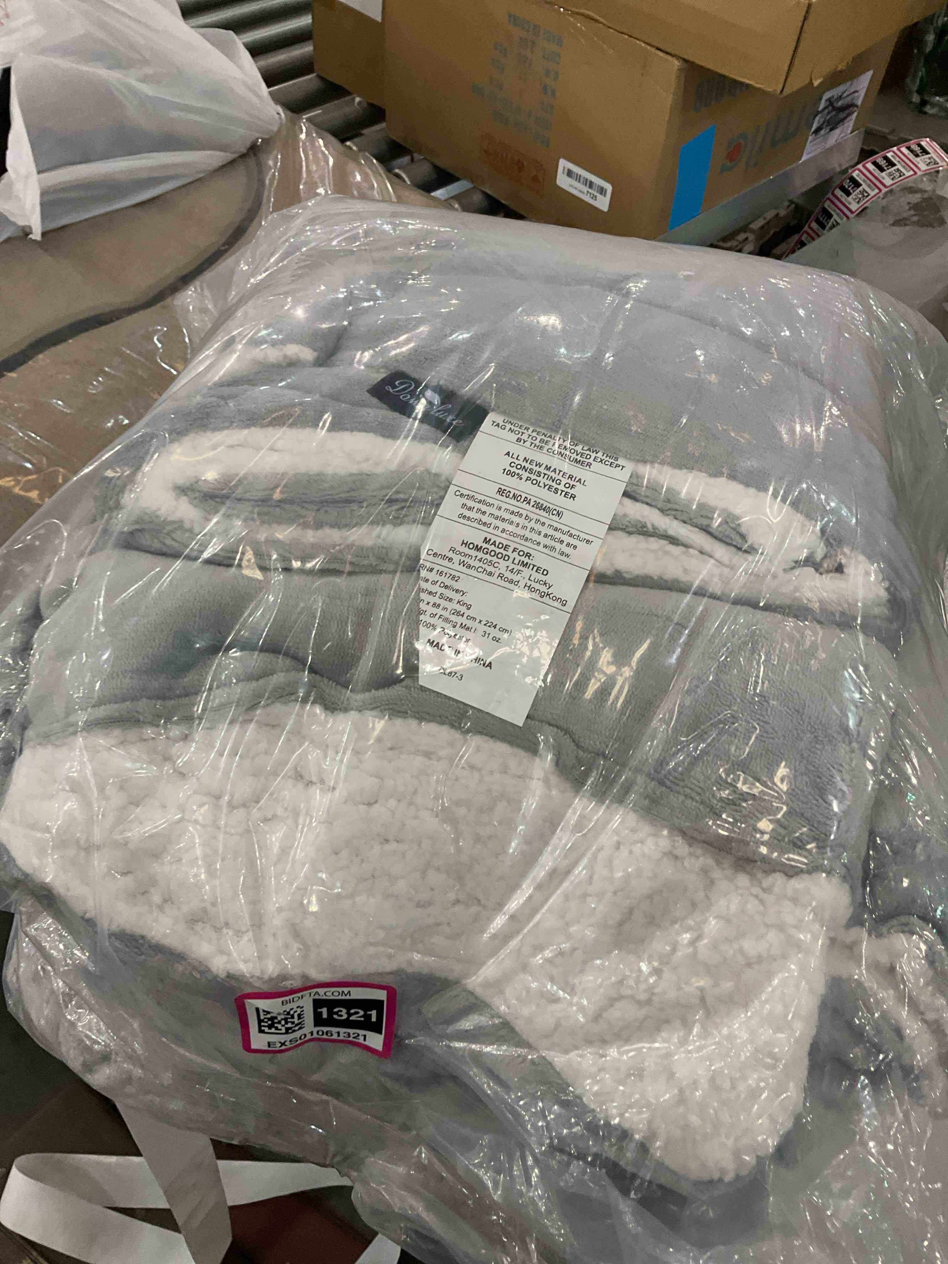 https://s3.amazonaws.com/lotting-images-prod/BargainHunt/EXS01061321_1707415289627.jpeg