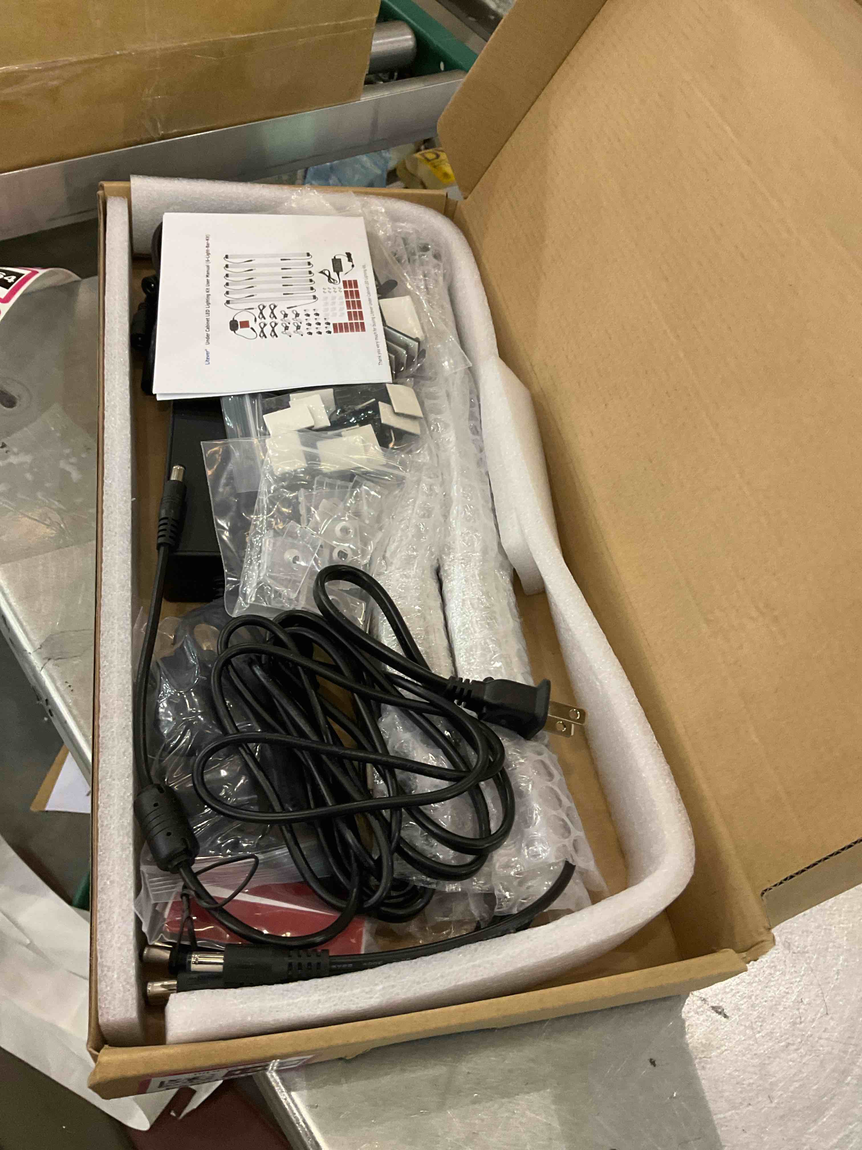 https://s3.amazonaws.com/lotting-images-prod/BargainHunt/EXS01061362_1707421179956.jpeg