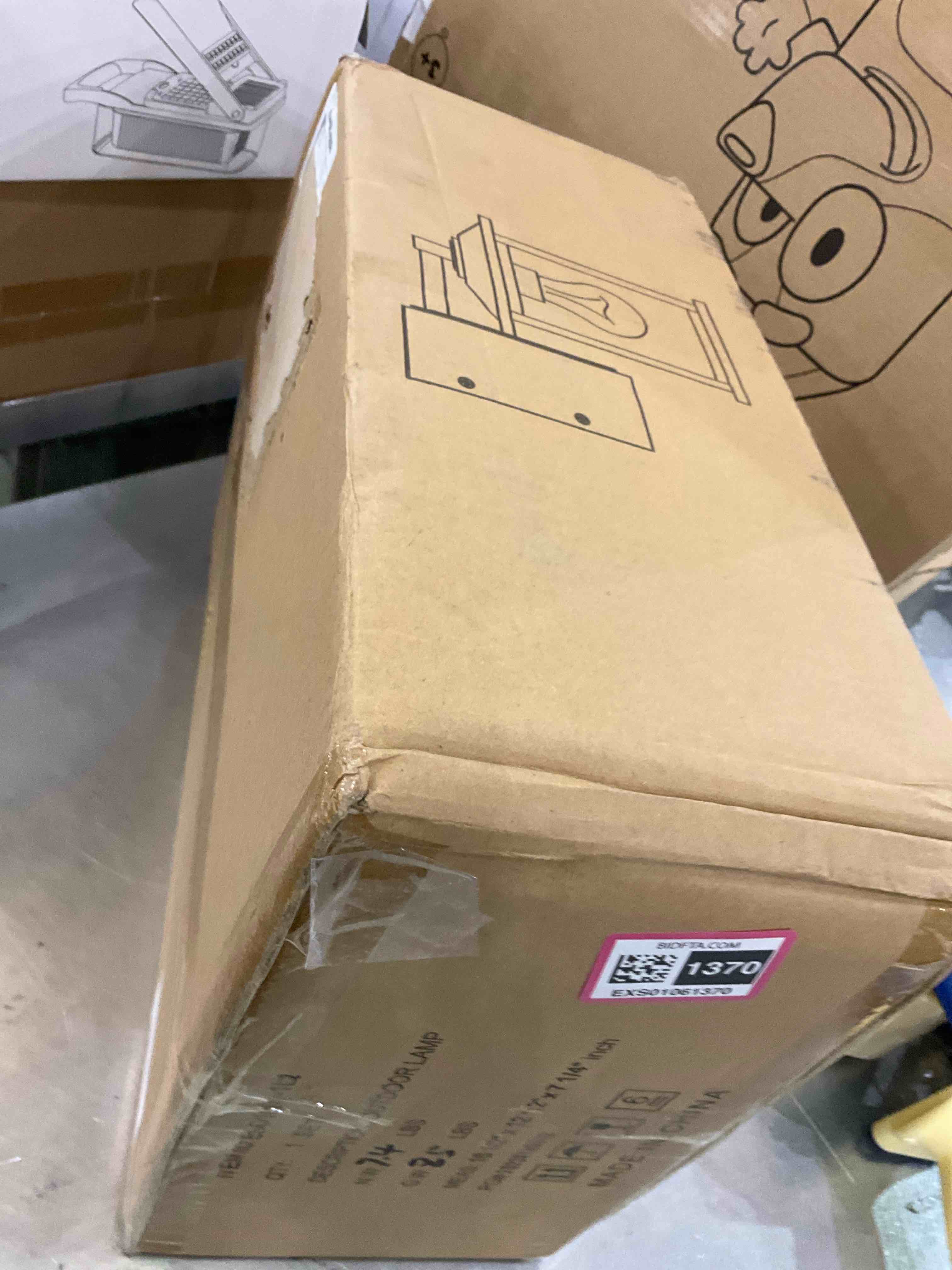 https://s3.amazonaws.com/lotting-images-prod/BargainHunt/EXS01061370_1707422011301.jpeg
