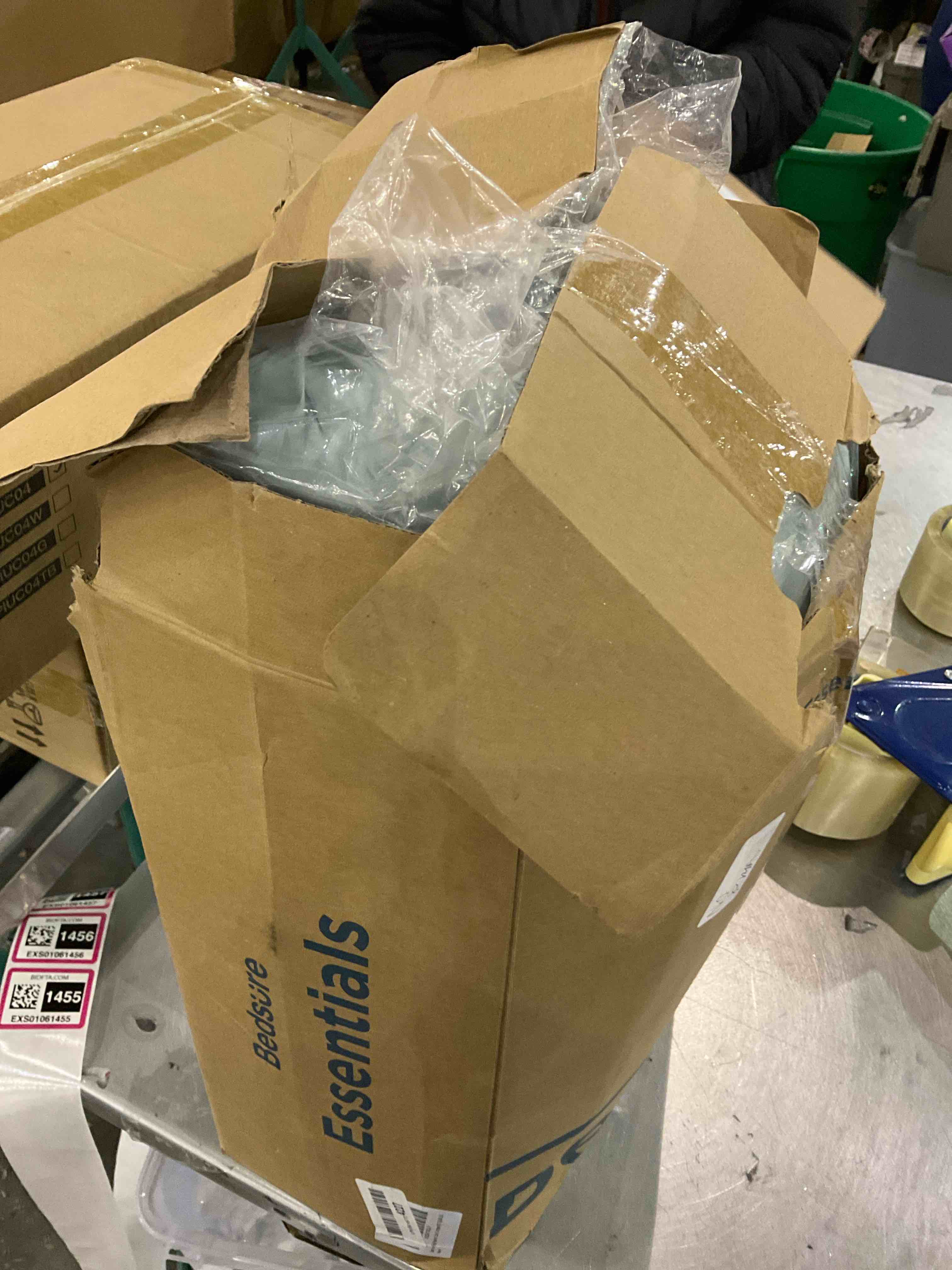 https://s3.amazonaws.com/lotting-images-prod/BargainHunt/EXS01061454_1707506665361.jpeg