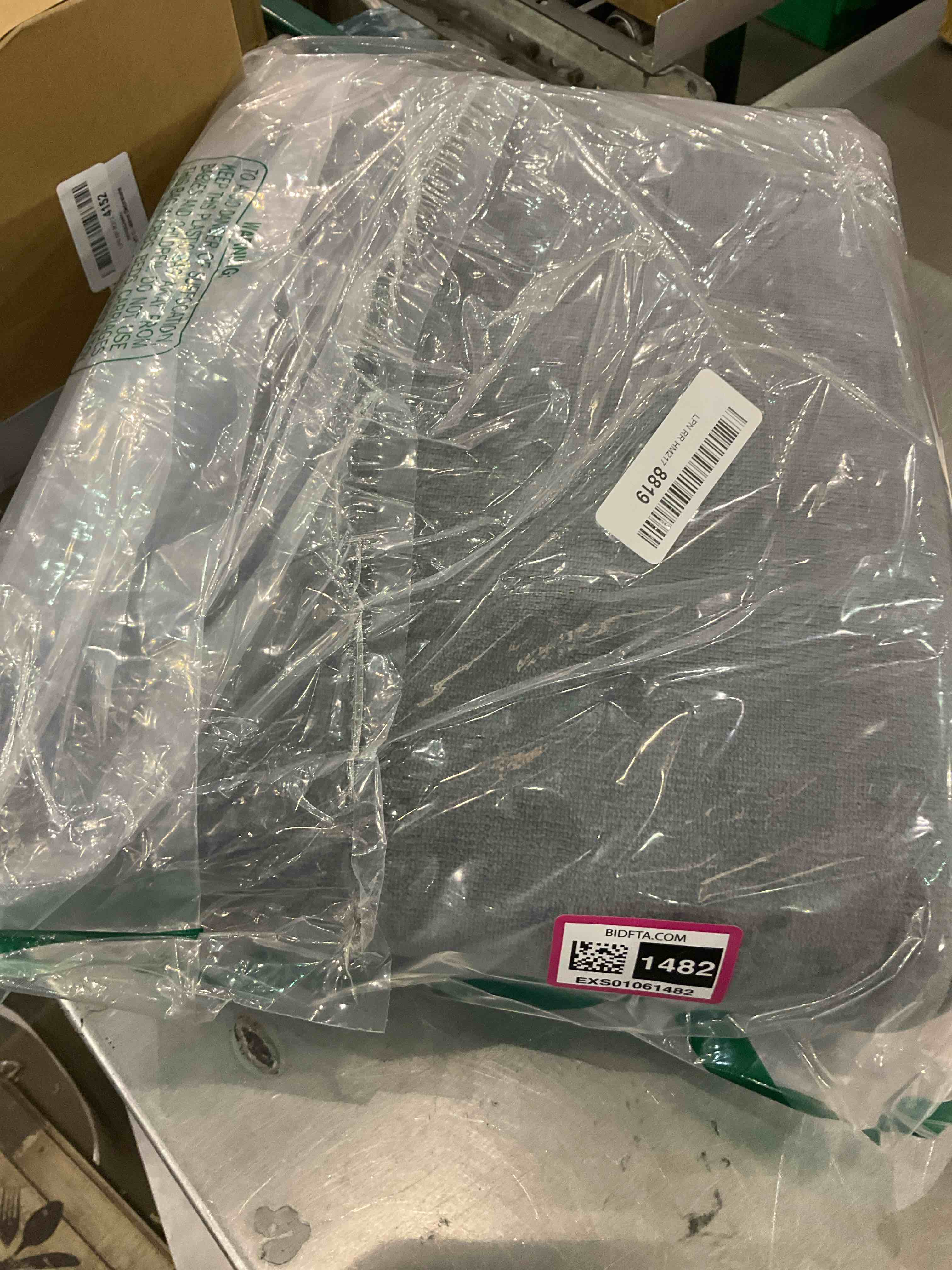 https://s3.amazonaws.com/lotting-images-prod/BargainHunt/EXS01061482_1707508873180.jpeg