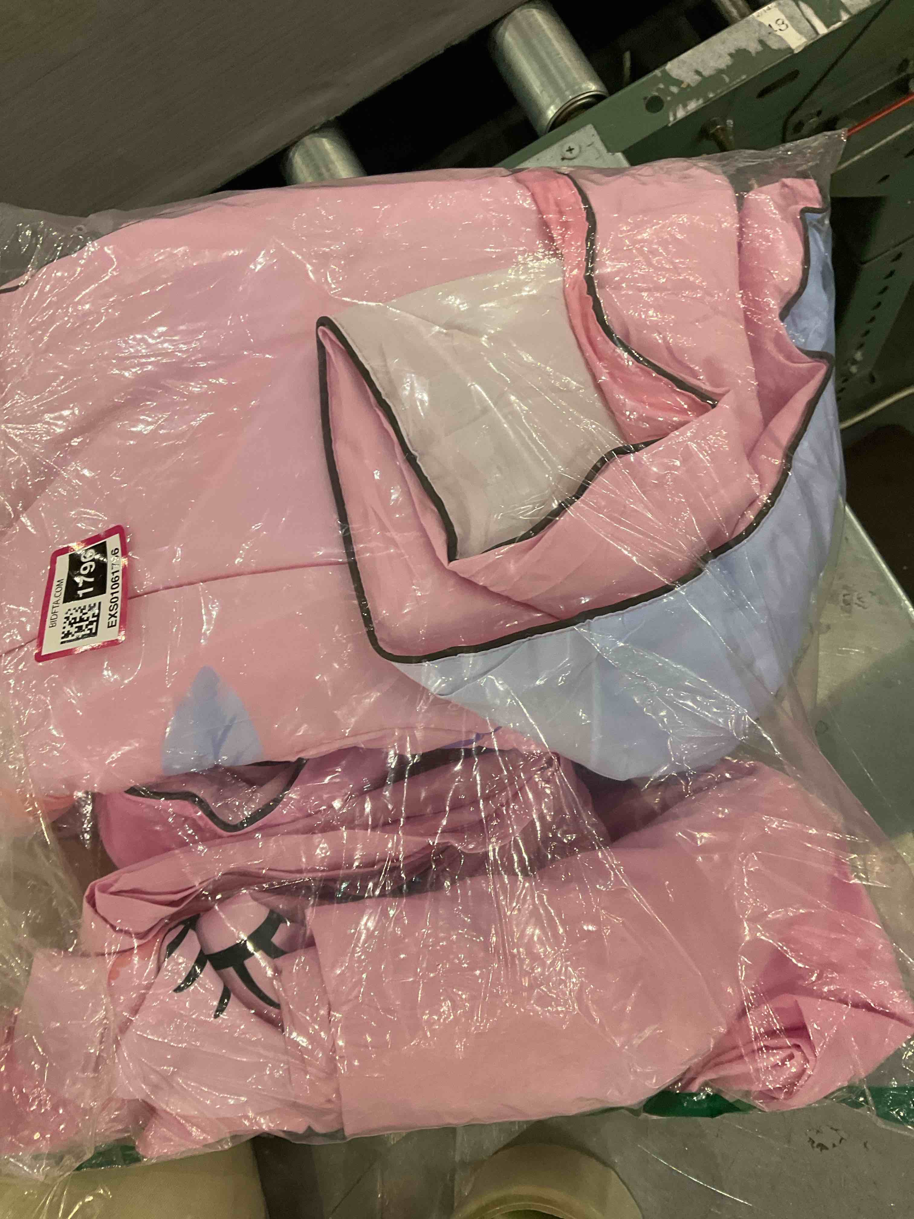 https://s3.amazonaws.com/lotting-images-prod/BargainHunt/EXS01061796_1707508605094.jpeg