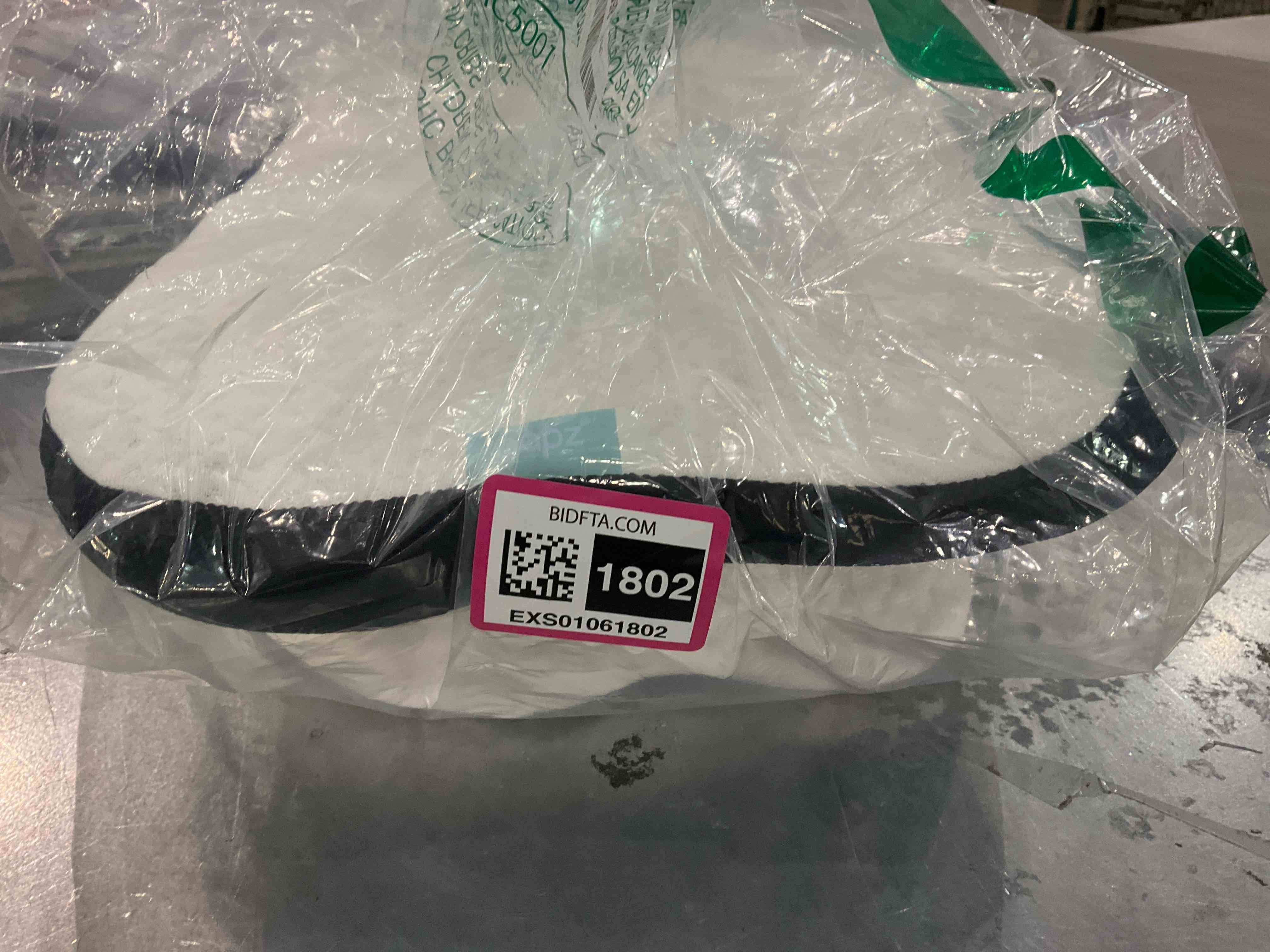 https://s3.amazonaws.com/lotting-images-prod/BargainHunt/EXS01061802_1707508992742.jpeg