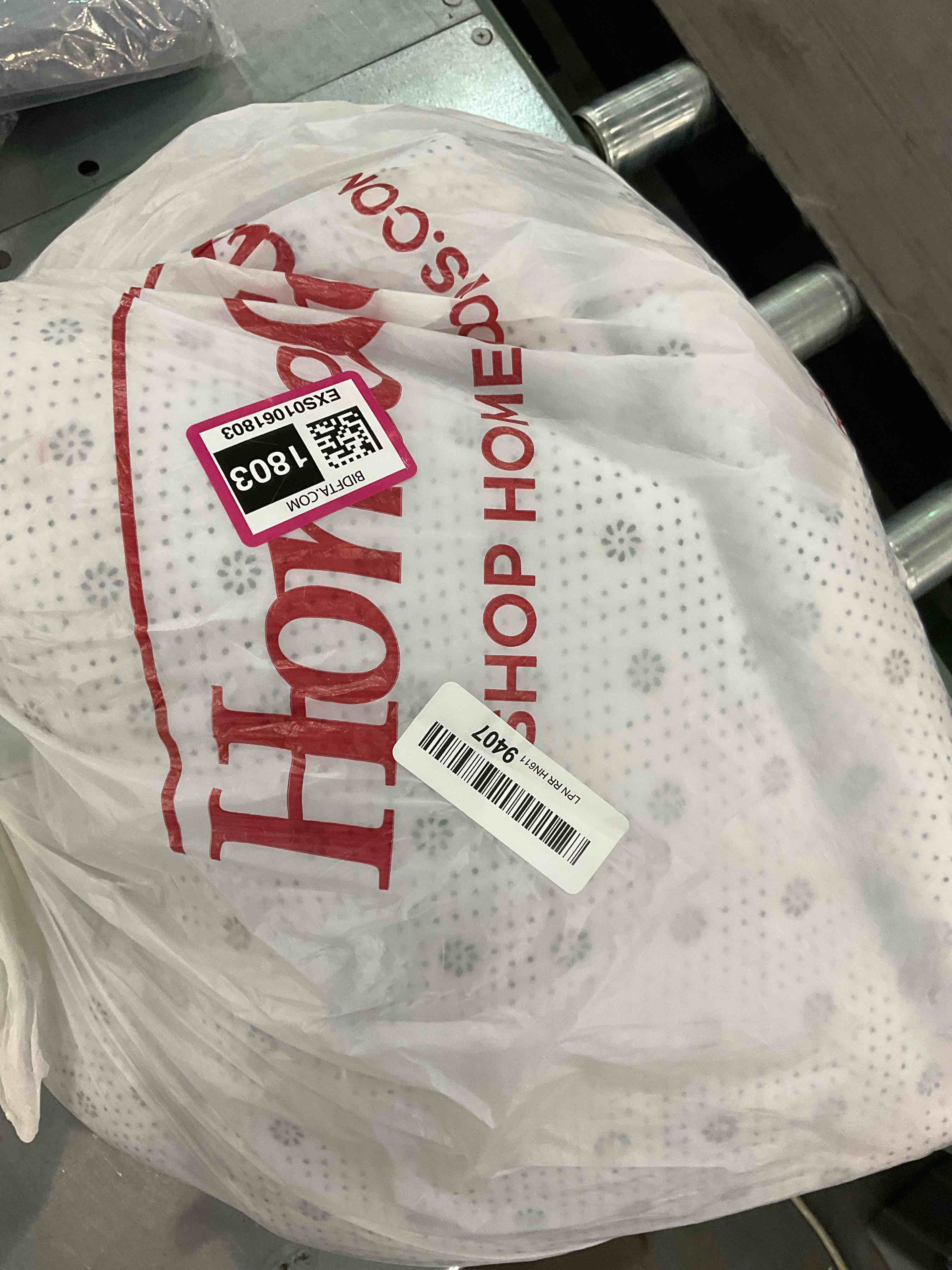 https://s3.amazonaws.com/lotting-images-prod/BargainHunt/EXS01061803_1707509063857.jpeg