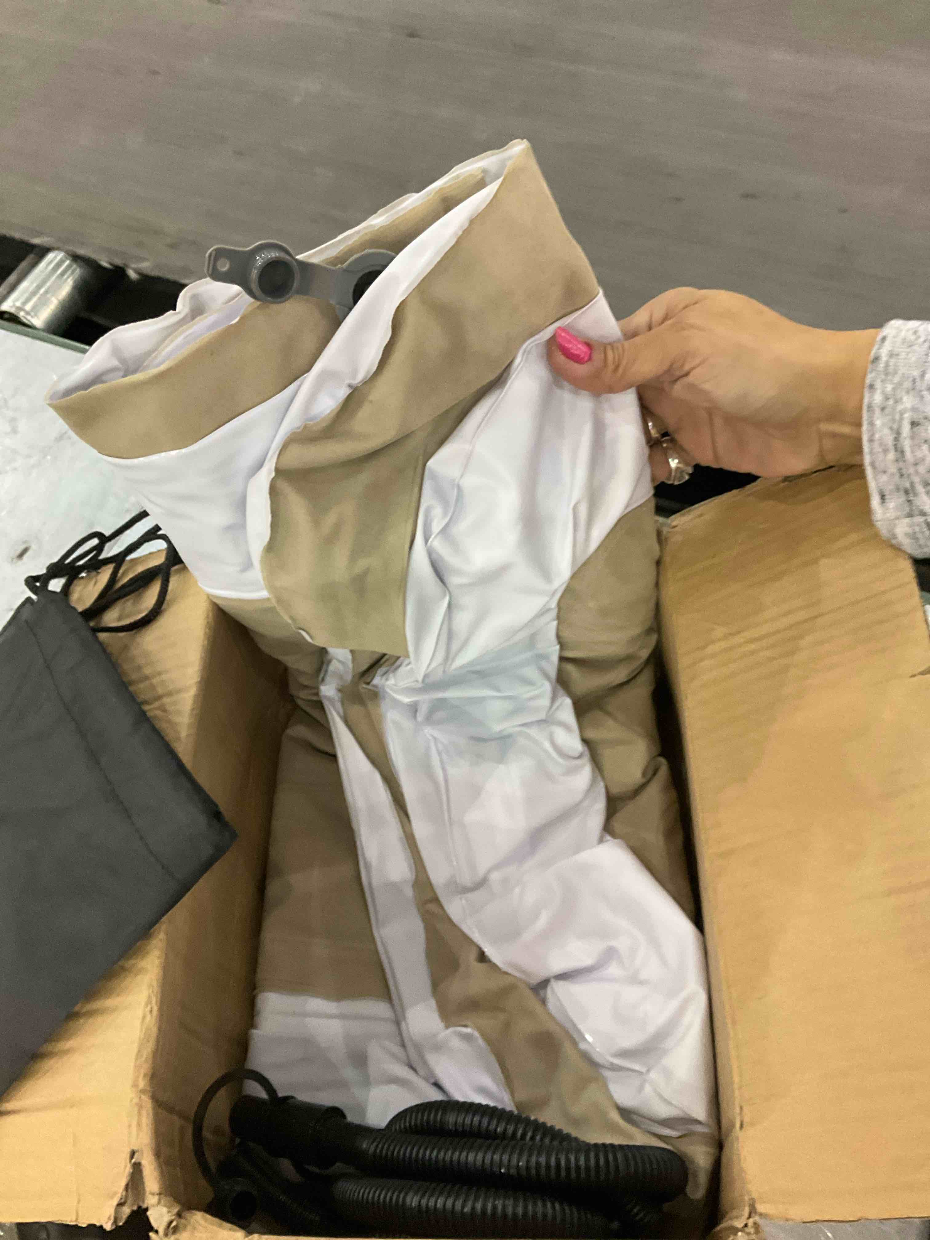 https://s3.amazonaws.com/lotting-images-prod/BargainHunt/EXS01061817_1707826615776.jpeg