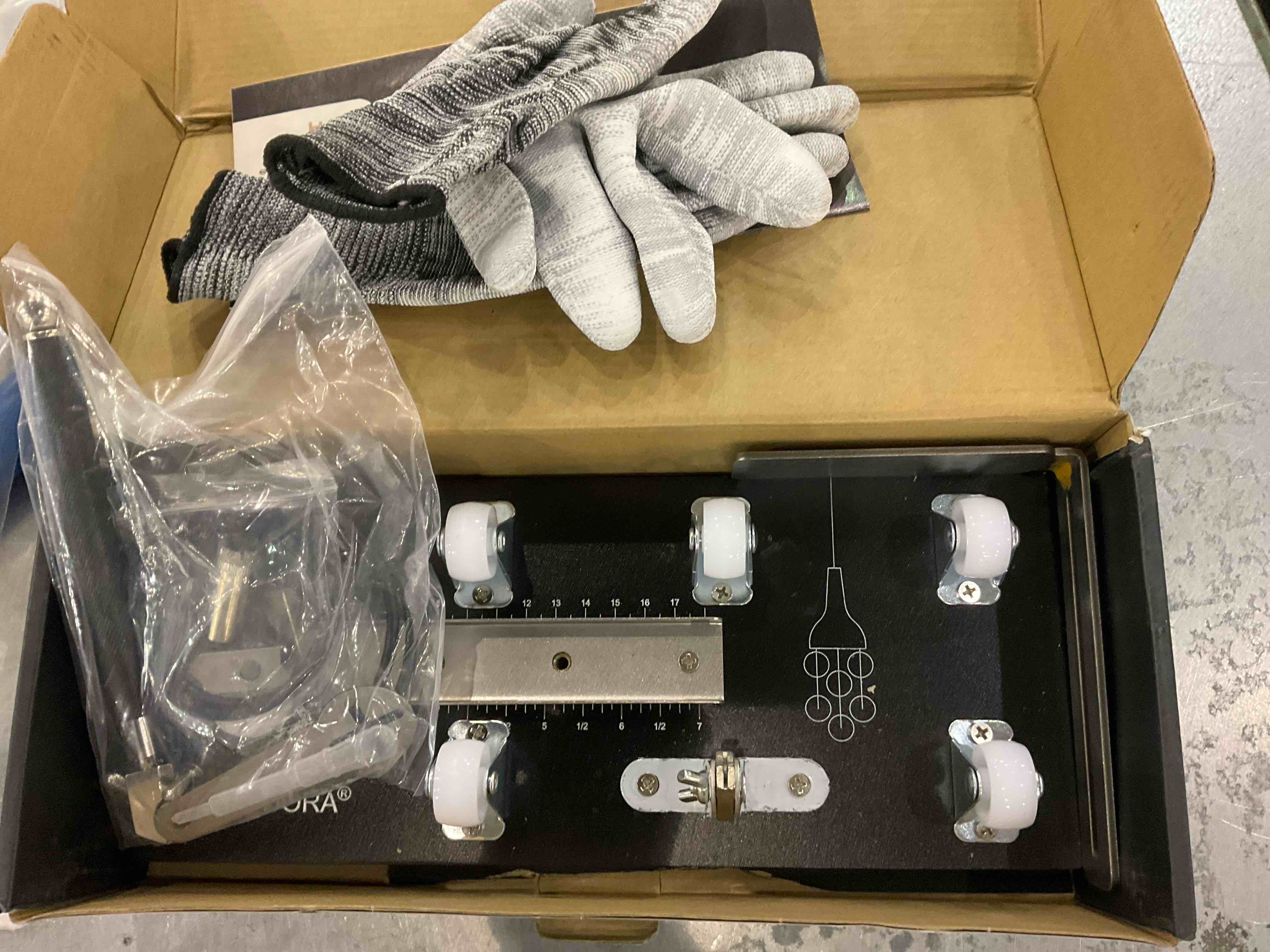 https://s3.amazonaws.com/lotting-images-prod/BargainHunt/EXS01061821_1707826983177.jpeg