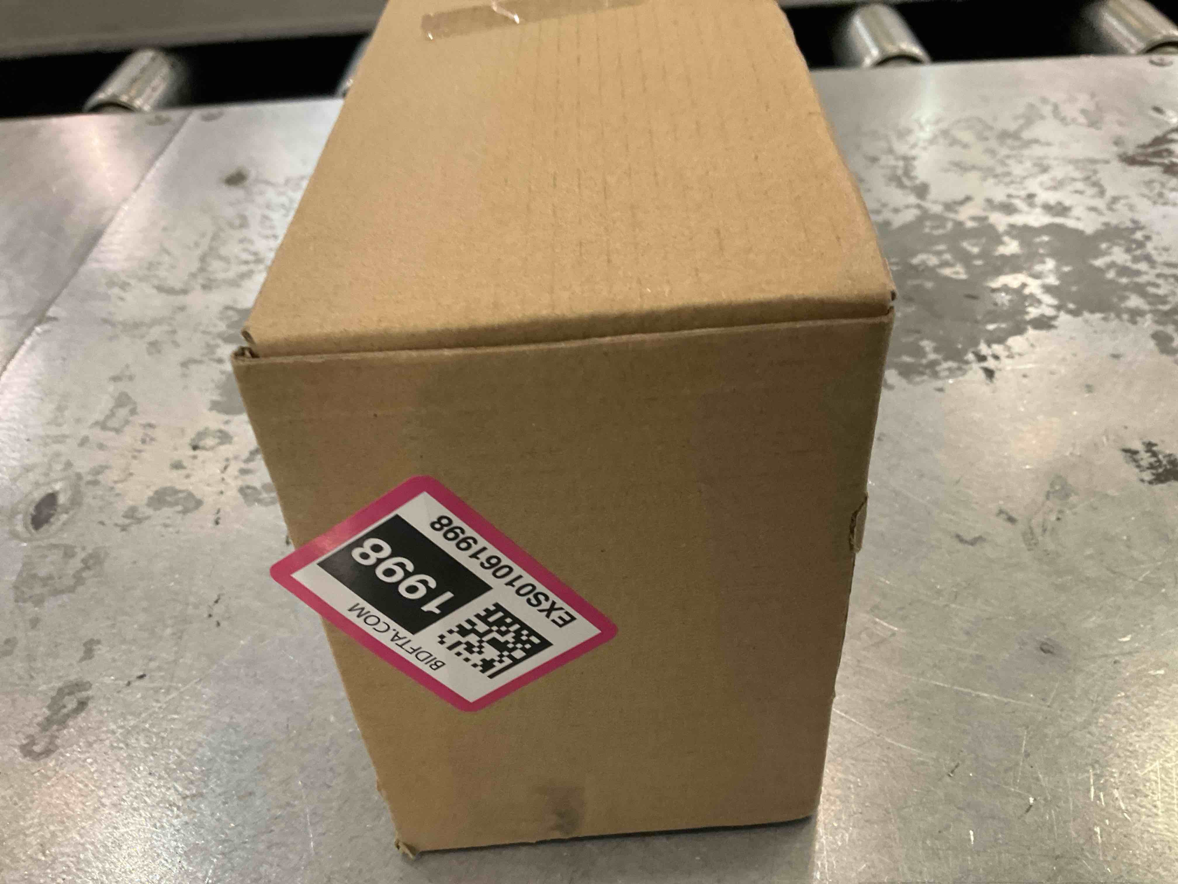 https://s3.amazonaws.com/lotting-images-prod/BargainHunt/EXS01061998_1707849969006.jpeg