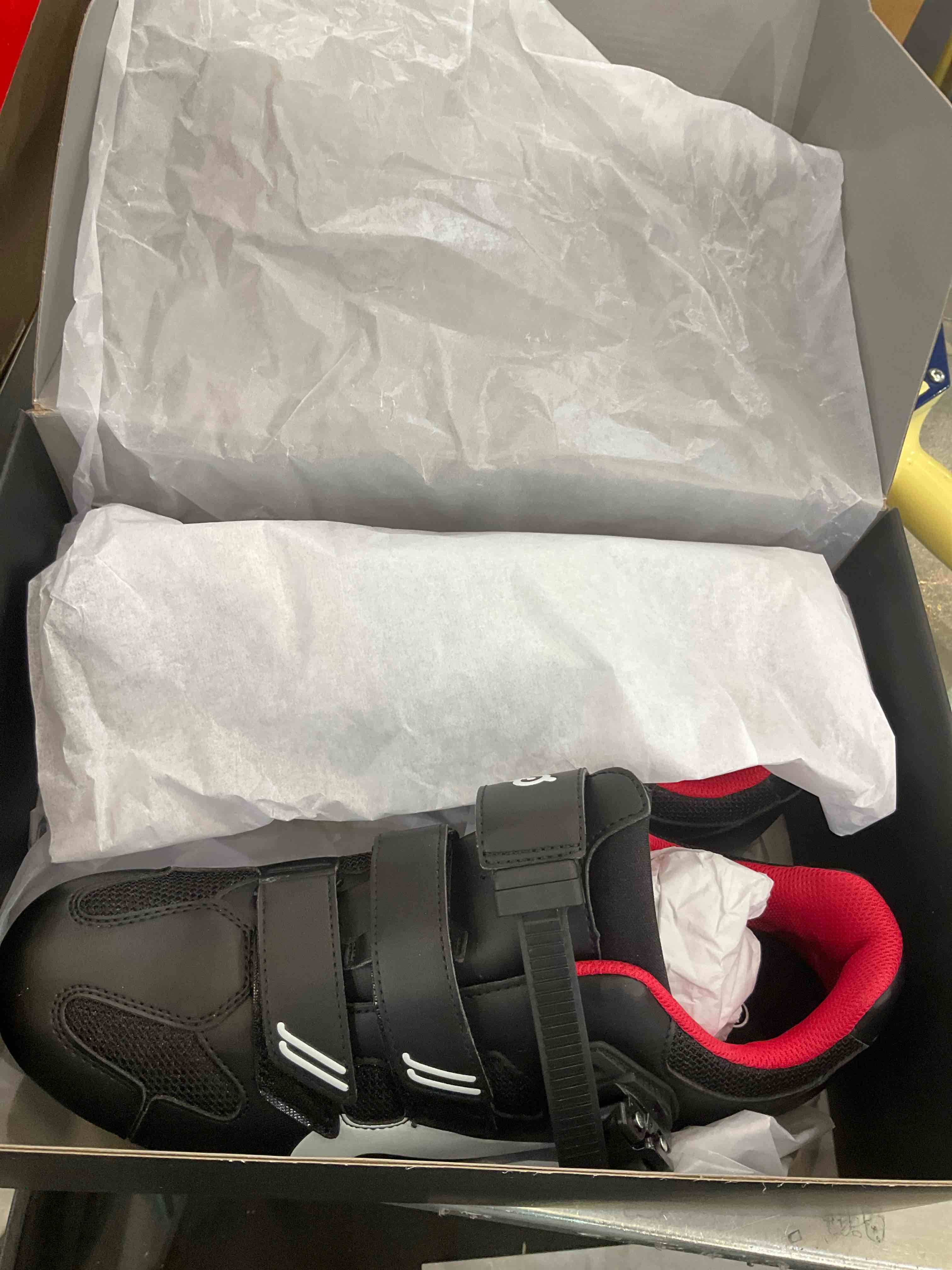 https://s3.amazonaws.com/lotting-images-prod/BargainHunt/EXS01062038_1707934915831.jpeg