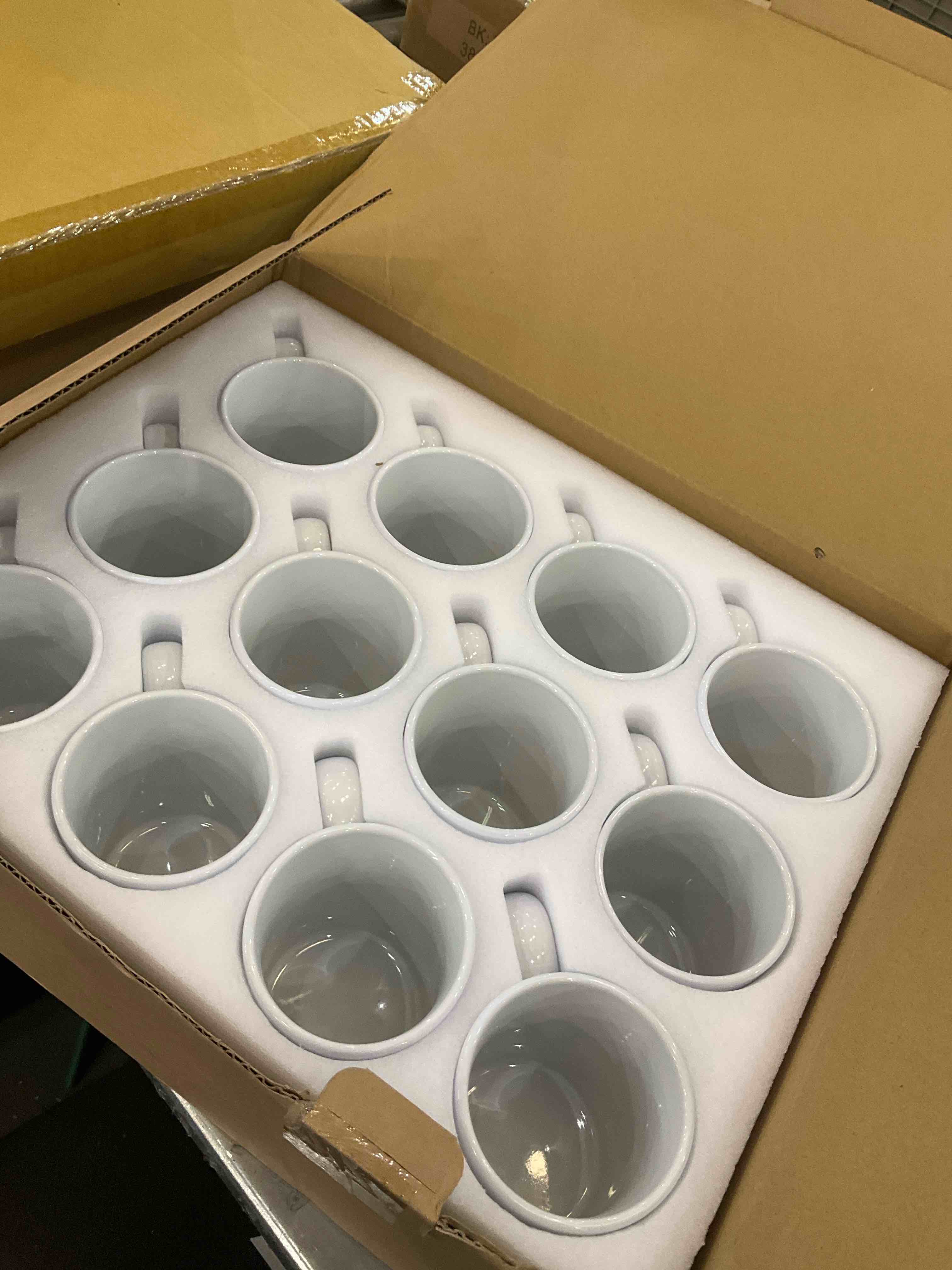 https://s3.amazonaws.com/lotting-images-prod/BargainHunt/EXS01062049_1707936503913.jpeg