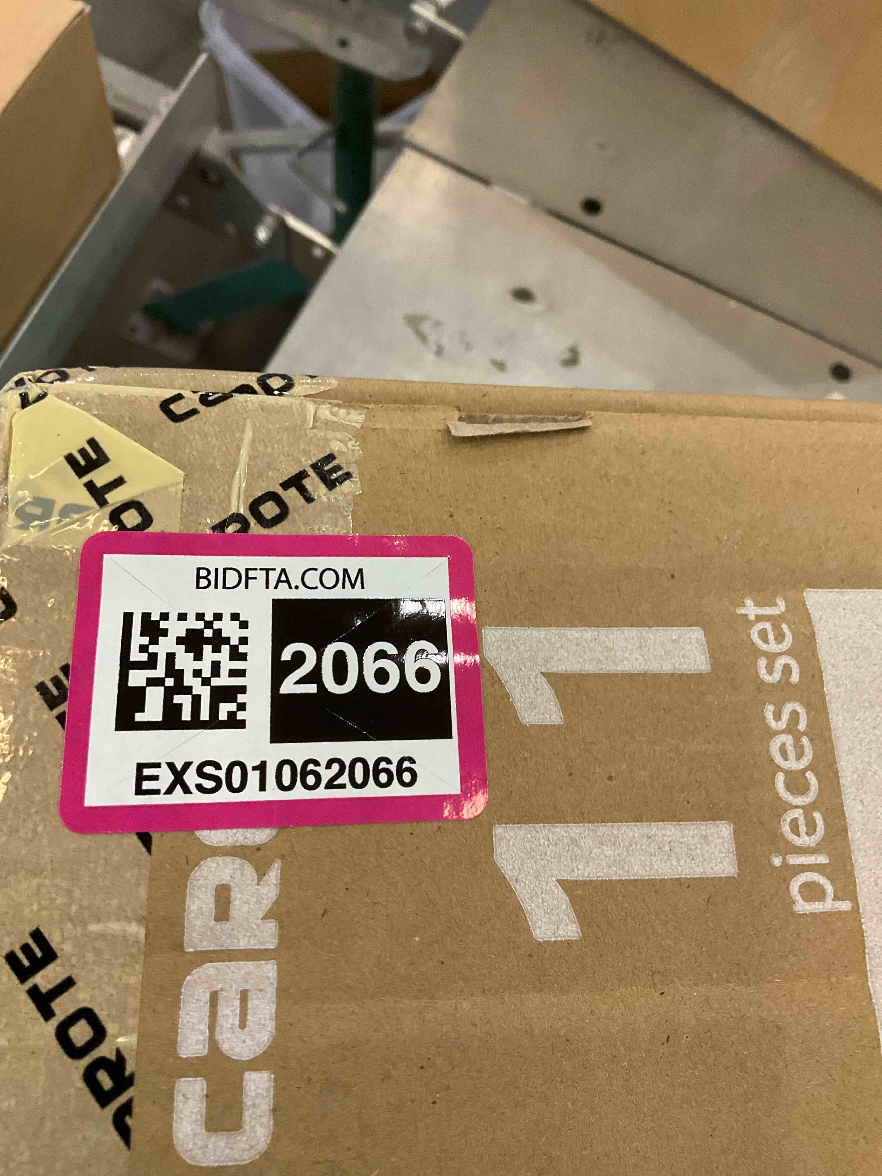 https://s3.amazonaws.com/lotting-images-prod/BargainHunt/EXS01062066_1707940885619.jpeg