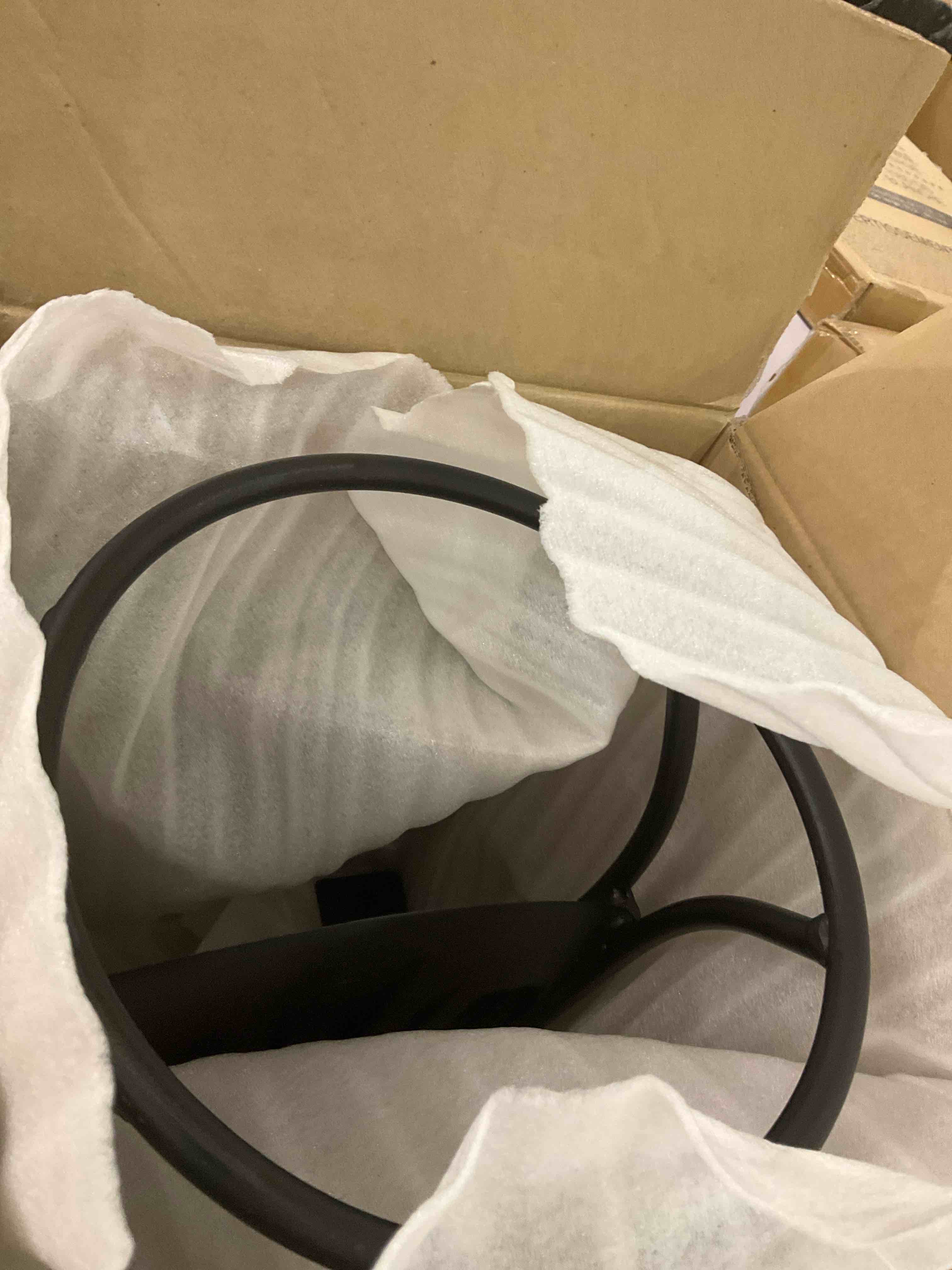https://s3.amazonaws.com/lotting-images-prod/BargainHunt/EXS01062155_1708010697878.jpeg