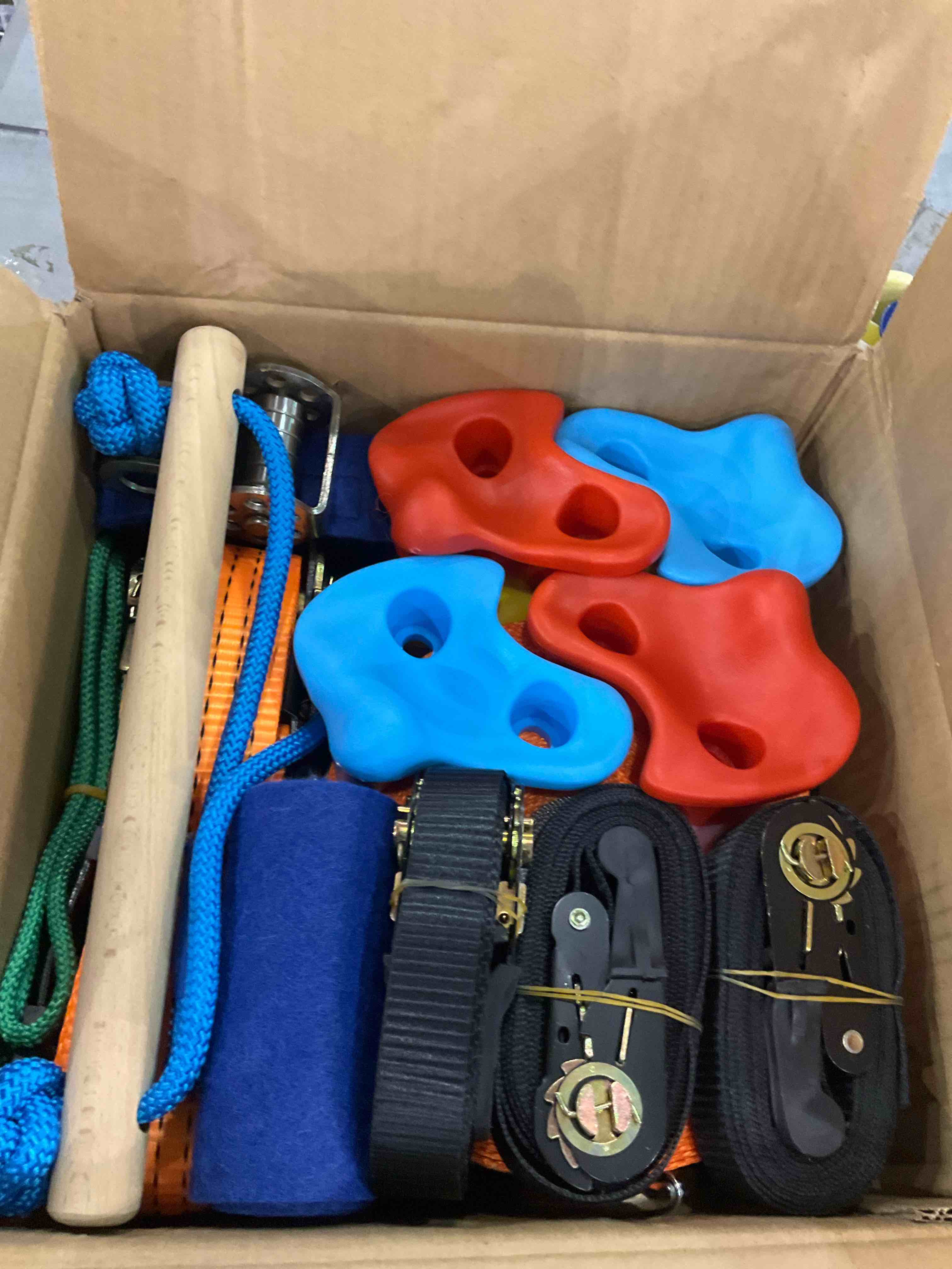 https://s3.amazonaws.com/lotting-images-prod/BargainHunt/EXS01062277_1708087675232.jpeg