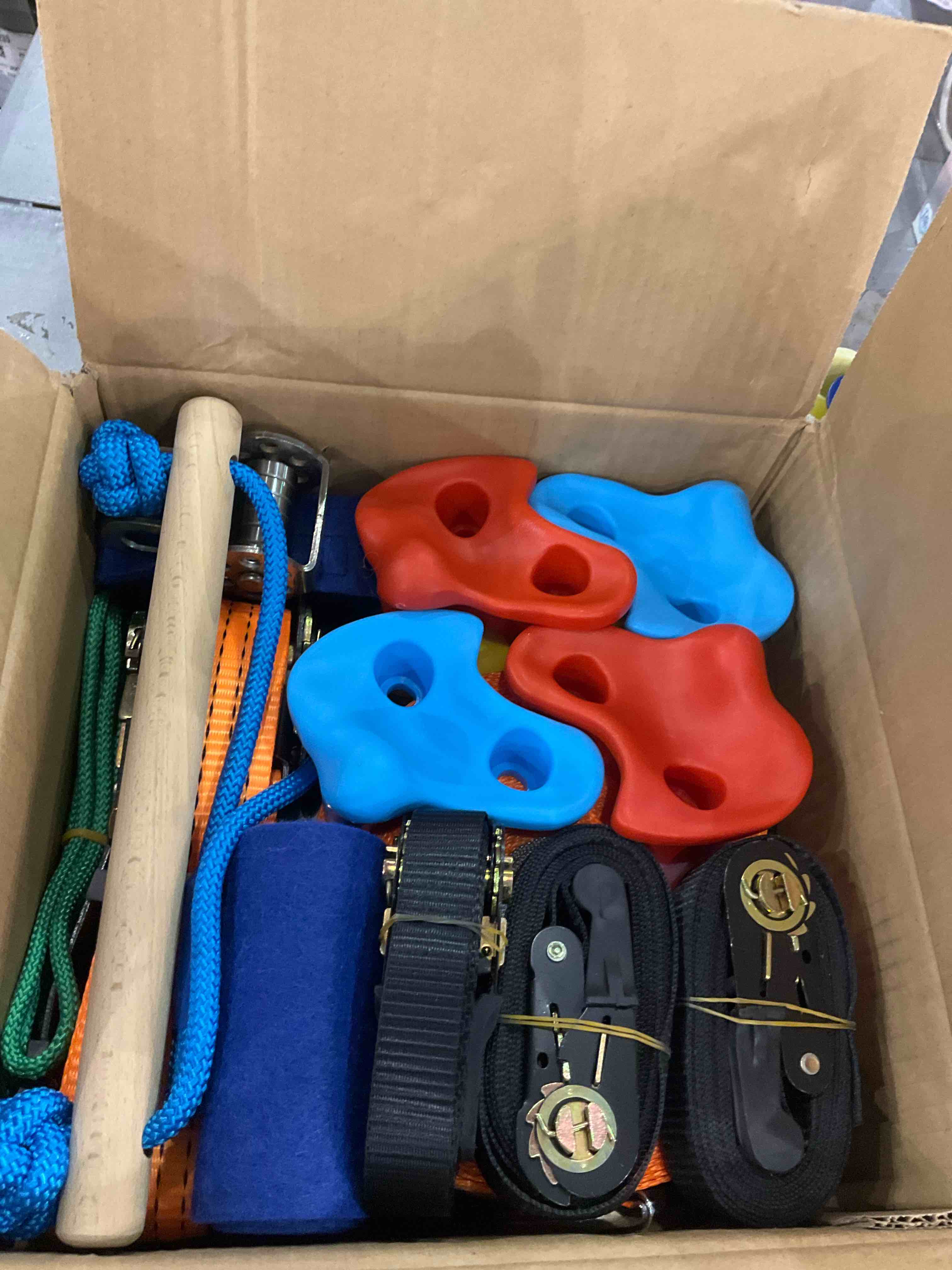 https://s3.amazonaws.com/lotting-images-prod/BargainHunt/EXS01062277_1708087677088.jpeg