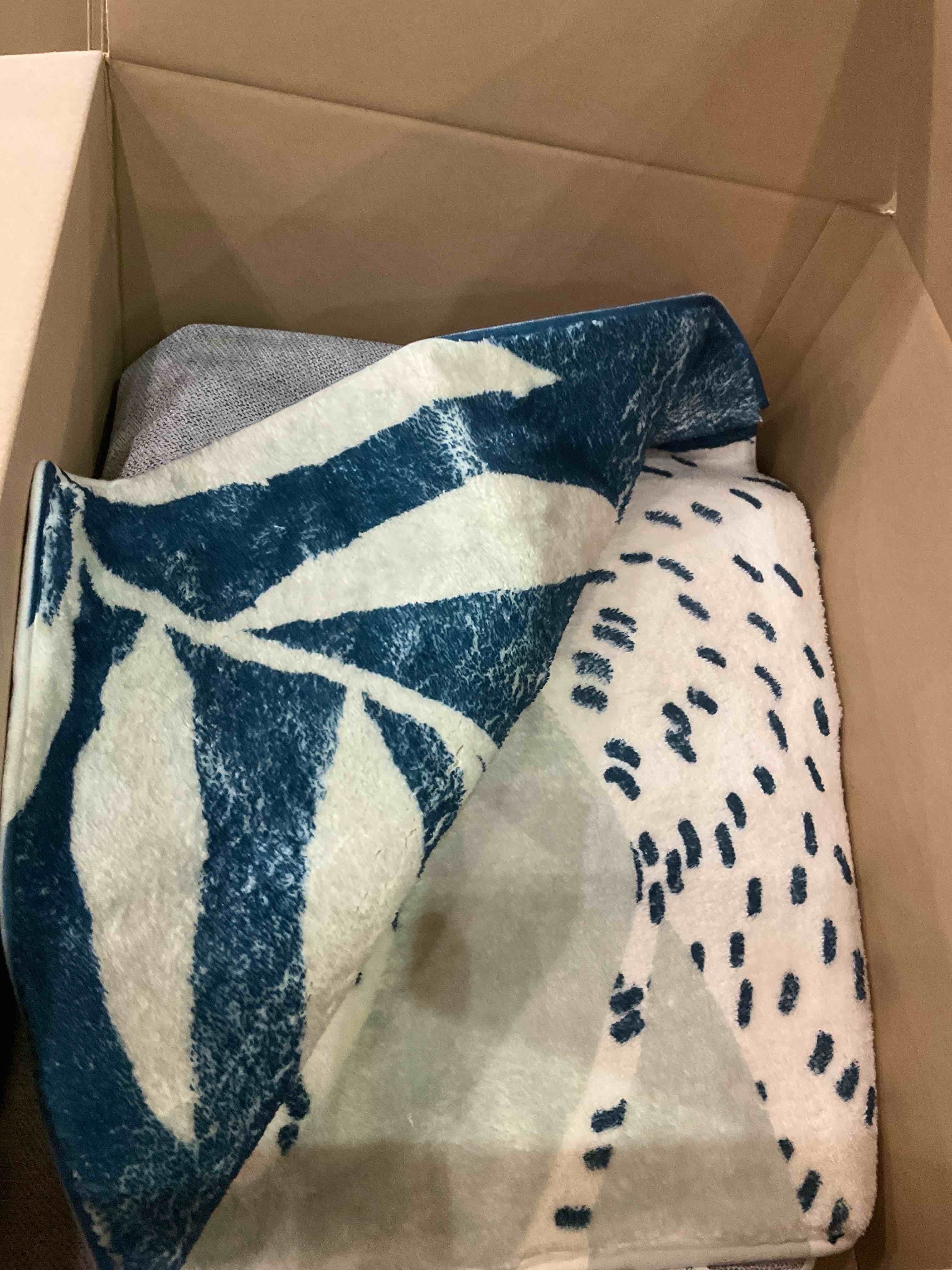 https://s3.amazonaws.com/lotting-images-prod/BargainHunt/EXS01062361_1708345648037.jpeg