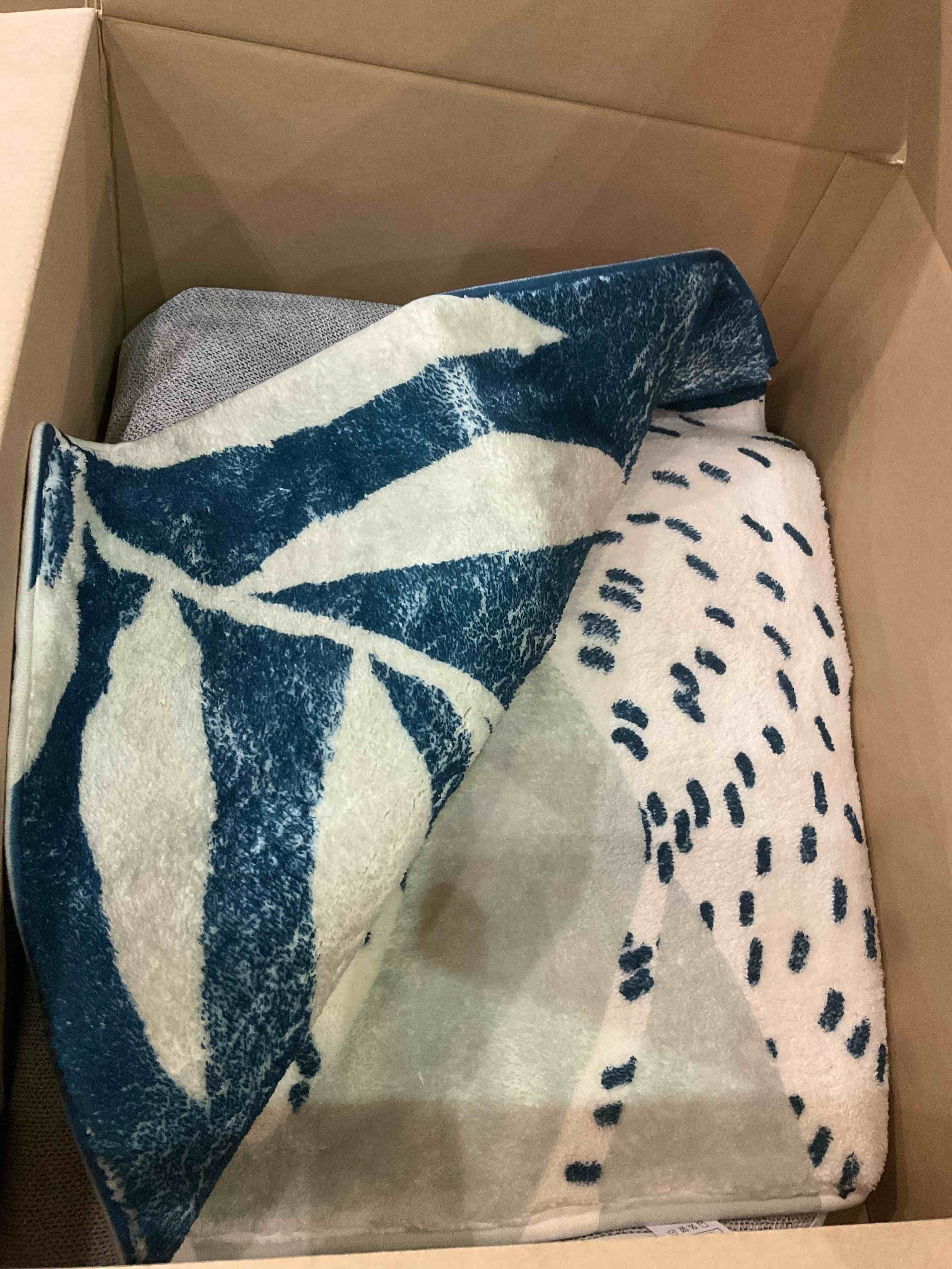 https://s3.amazonaws.com/lotting-images-prod/BargainHunt/EXS01062361_1708345649222.jpeg