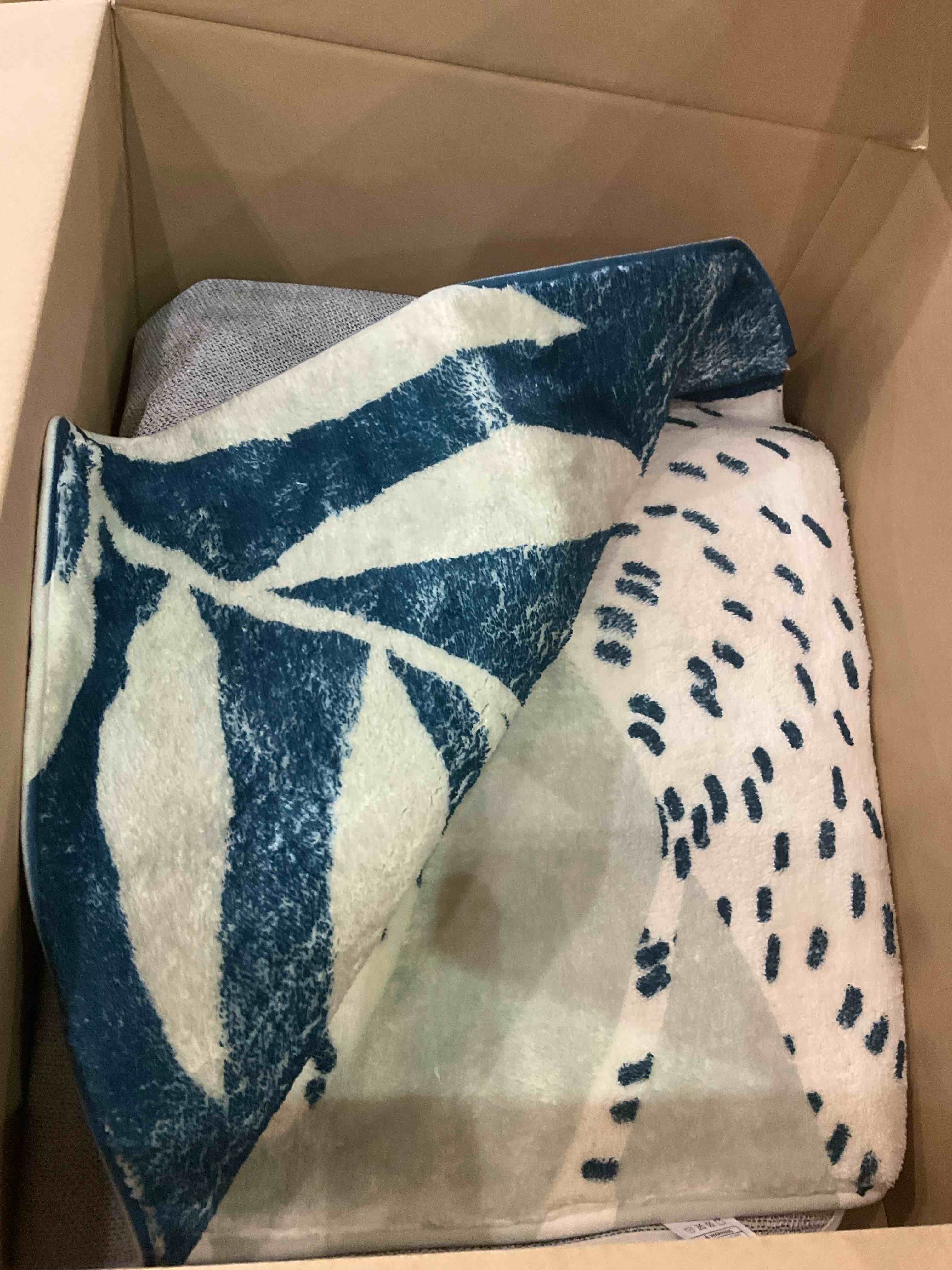 https://s3.amazonaws.com/lotting-images-prod/BargainHunt/EXS01062361_1708345650215.jpeg