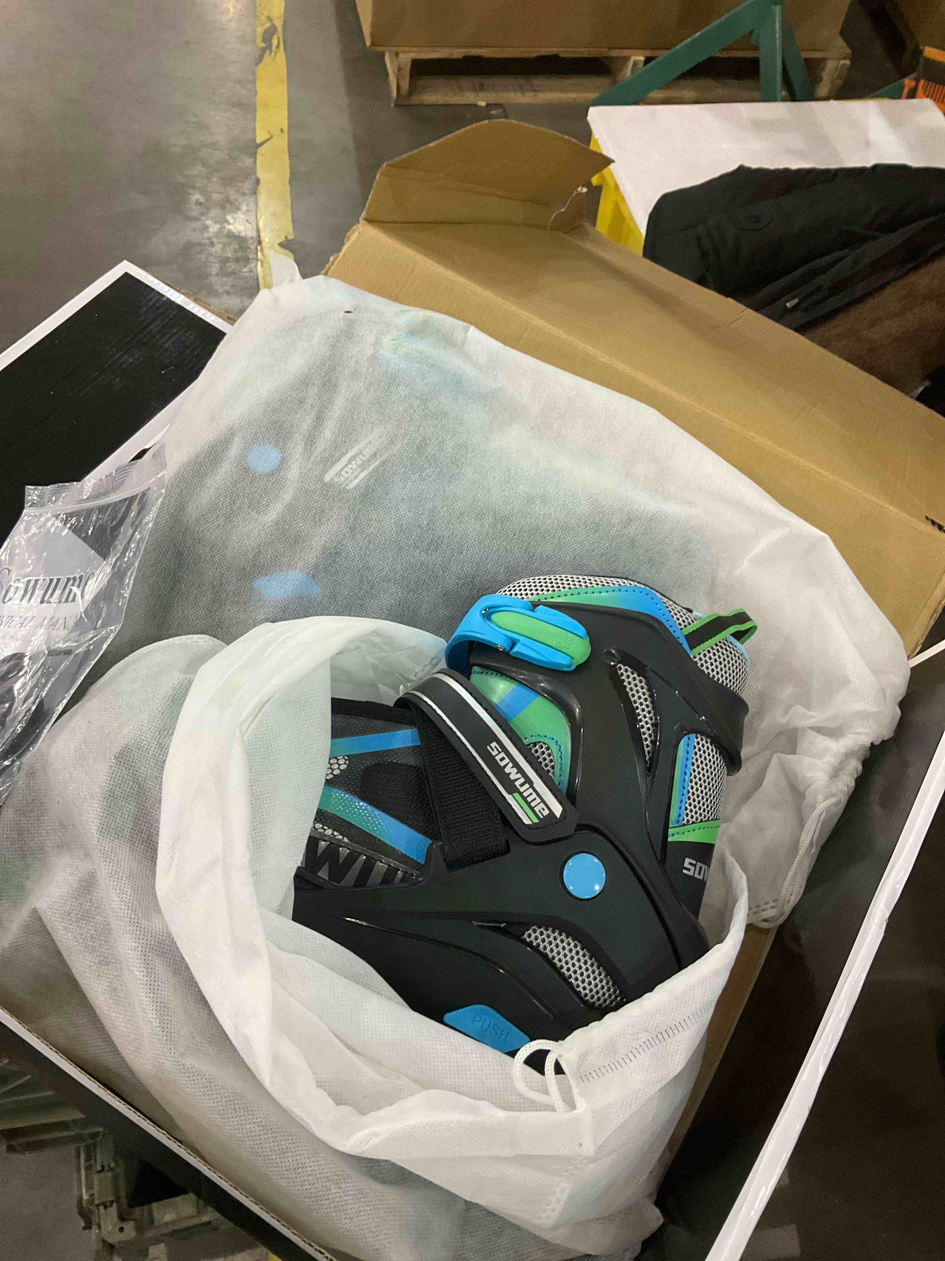 https://s3.amazonaws.com/lotting-images-prod/BargainHunt/EXS01062371_1708346907120.jpeg