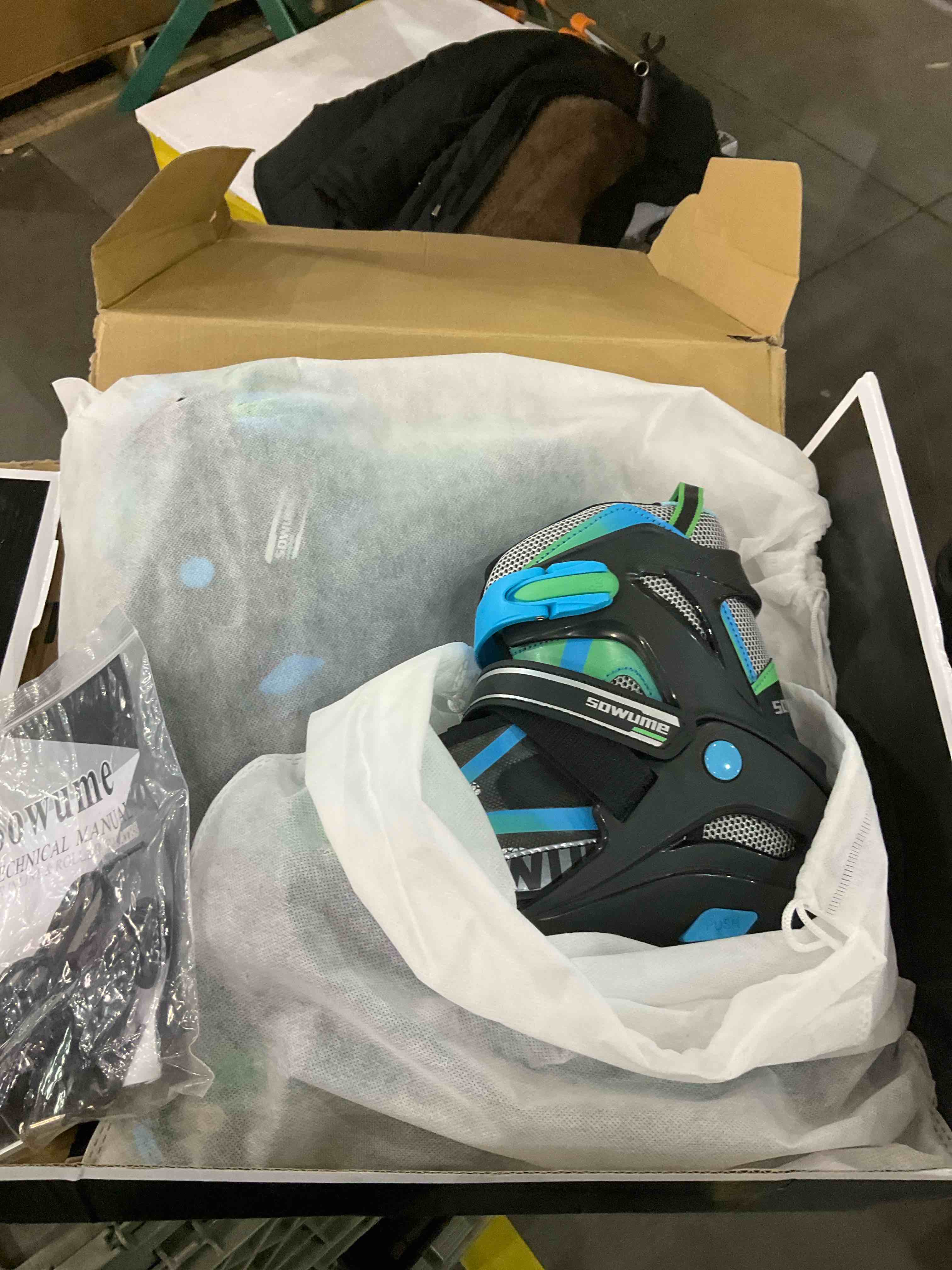 https://s3.amazonaws.com/lotting-images-prod/BargainHunt/EXS01062371_1708346909130.jpeg