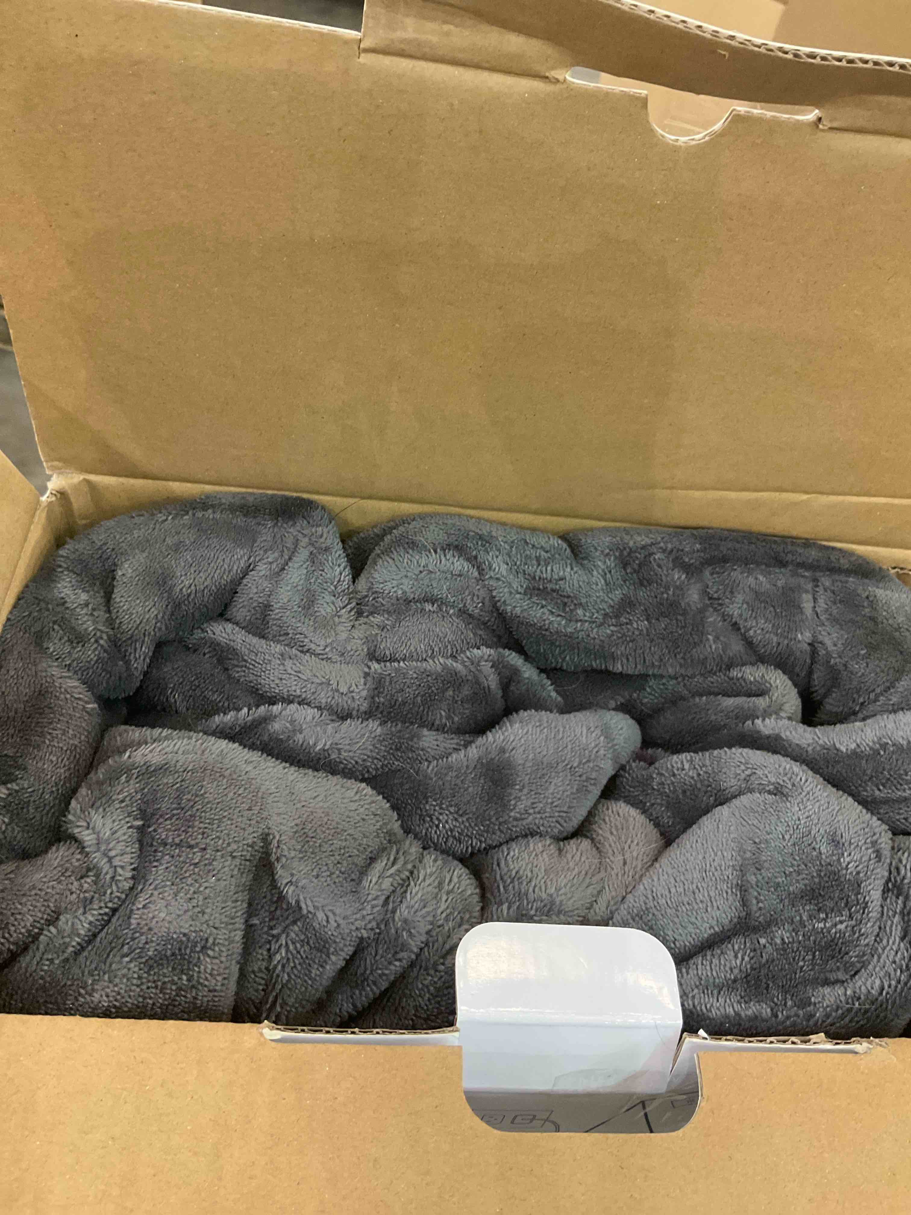 https://s3.amazonaws.com/lotting-images-prod/BargainHunt/EXS01062419_1708356828024.jpeg