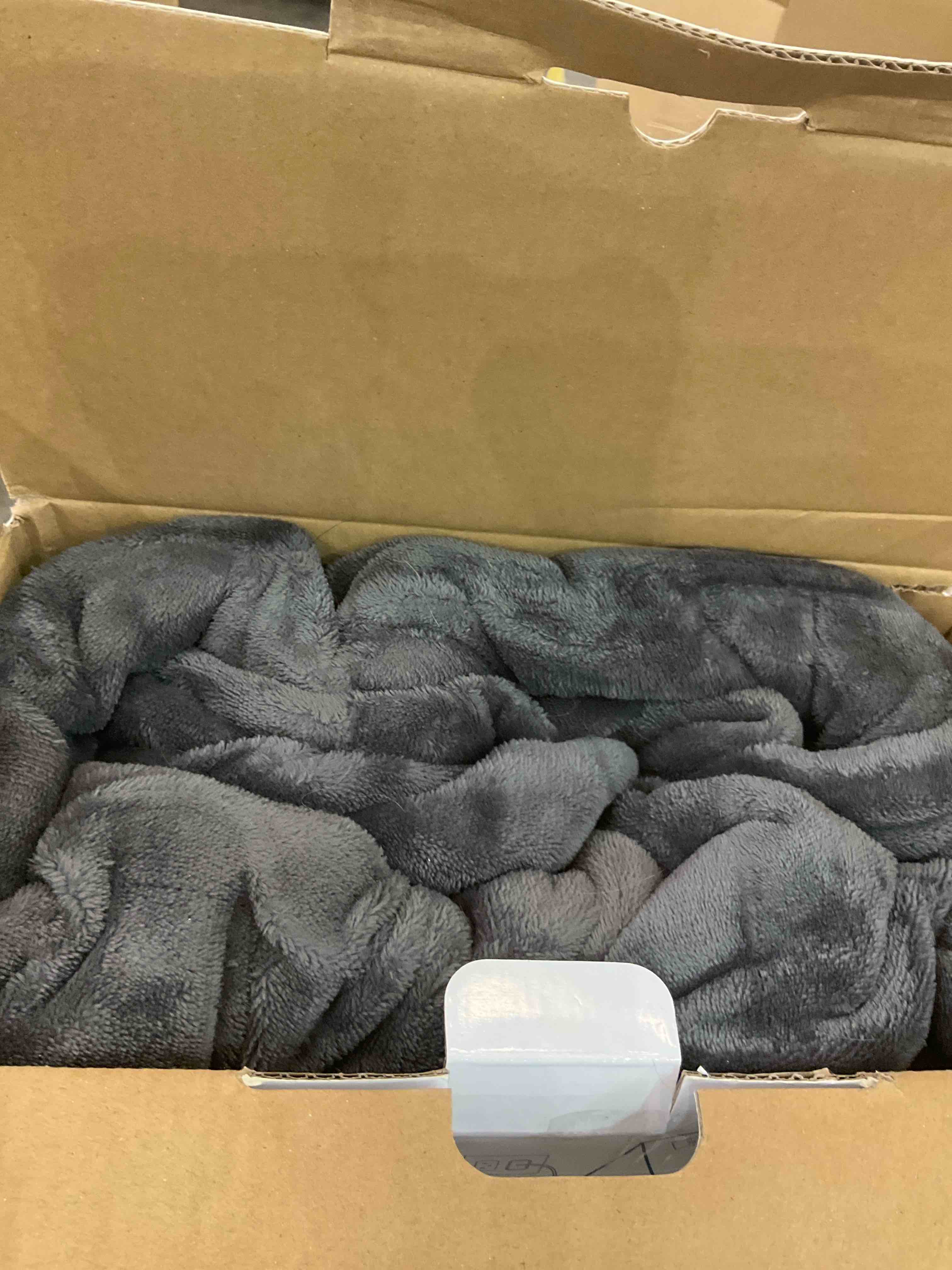 https://s3.amazonaws.com/lotting-images-prod/BargainHunt/EXS01062419_1708356828870.jpeg