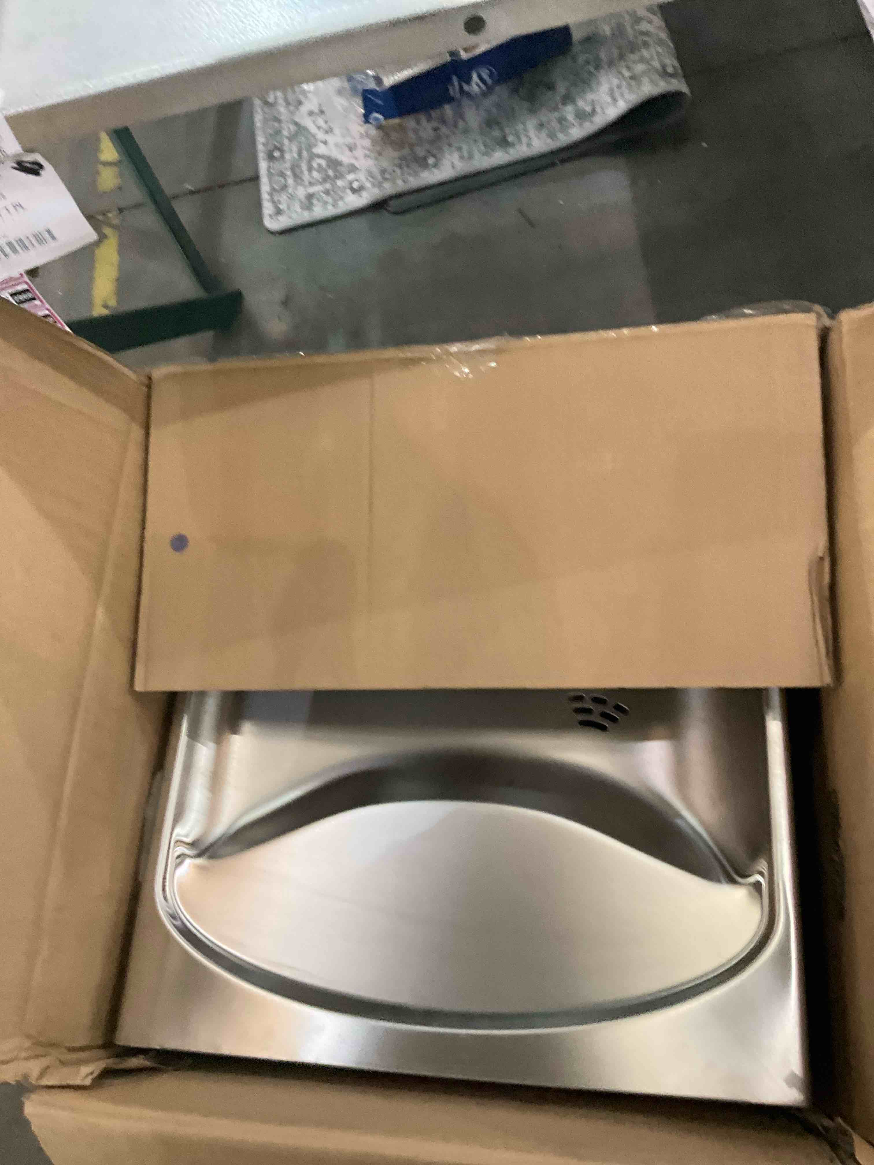 https://s3.amazonaws.com/lotting-images-prod/BargainHunt/EXS01062956_1709150149975.jpeg