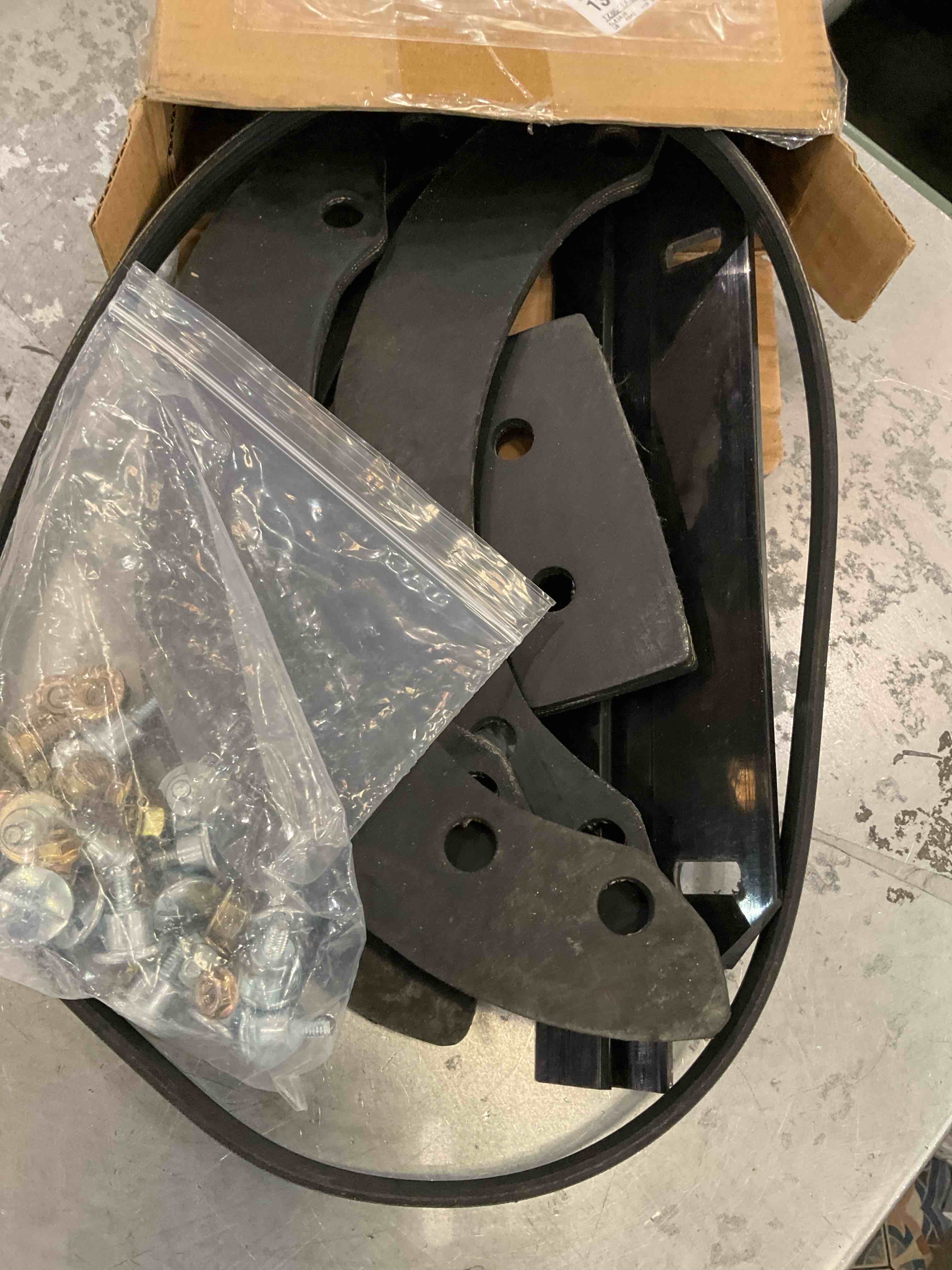 https://s3.amazonaws.com/lotting-images-prod/BargainHunt/EXS01063018_1708446553858.jpeg