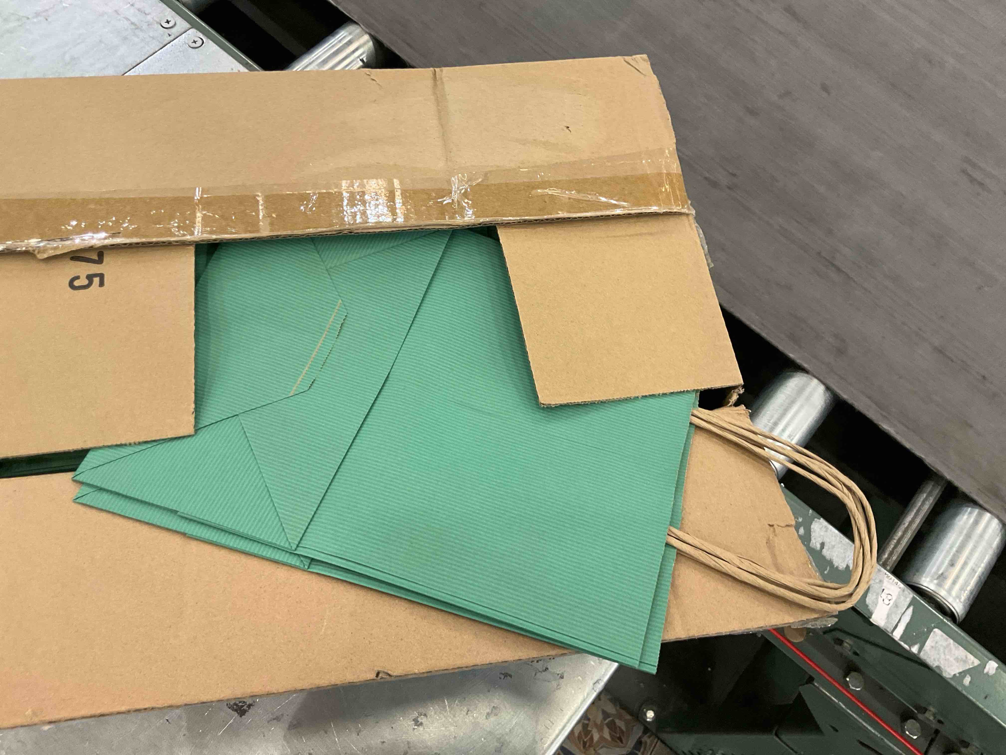 https://s3.amazonaws.com/lotting-images-prod/BargainHunt/EXS01063112_1708458733337.jpeg