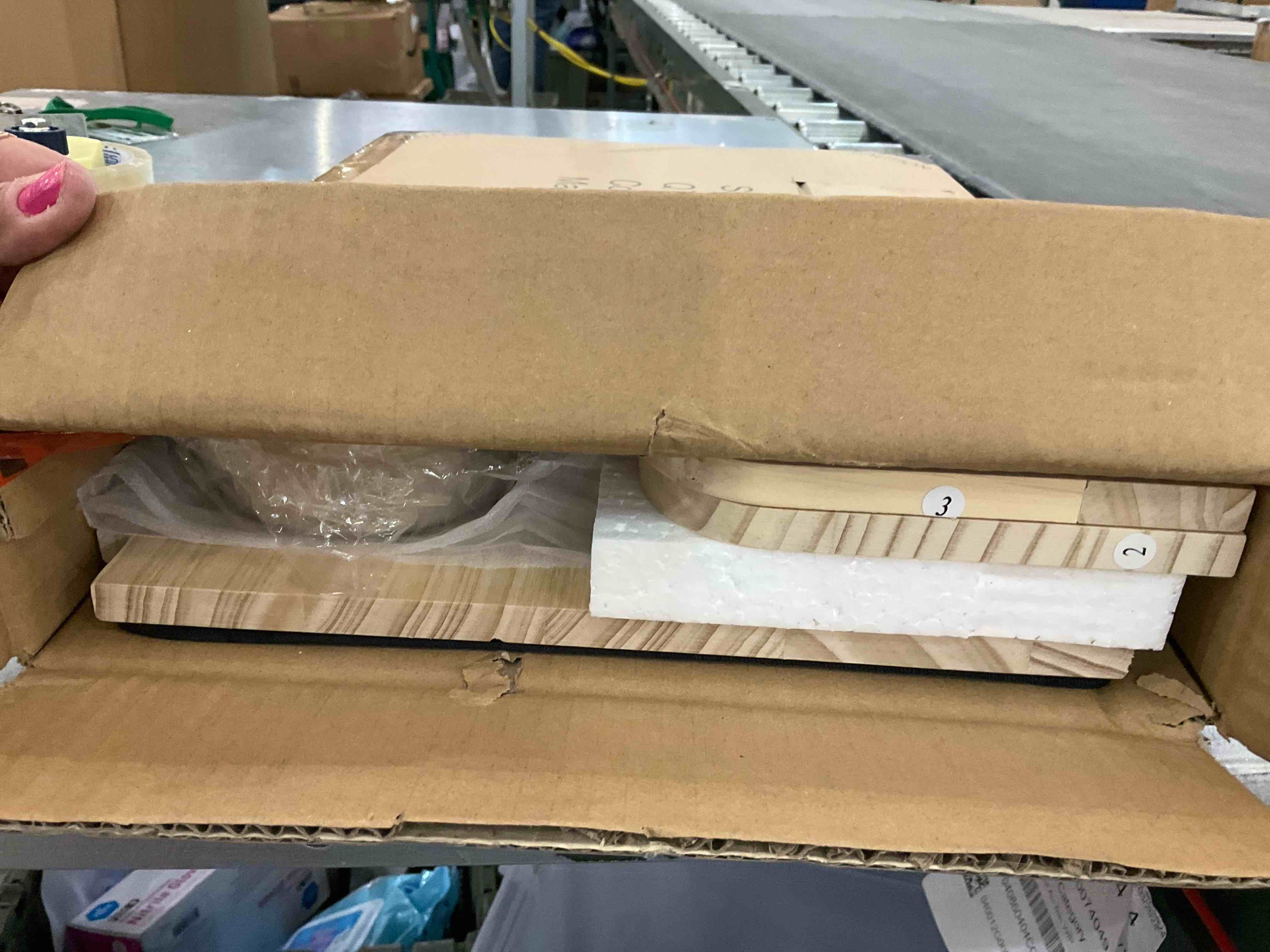https://s3.amazonaws.com/lotting-images-prod/BargainHunt/EXS01063646_1707936740285.jpeg