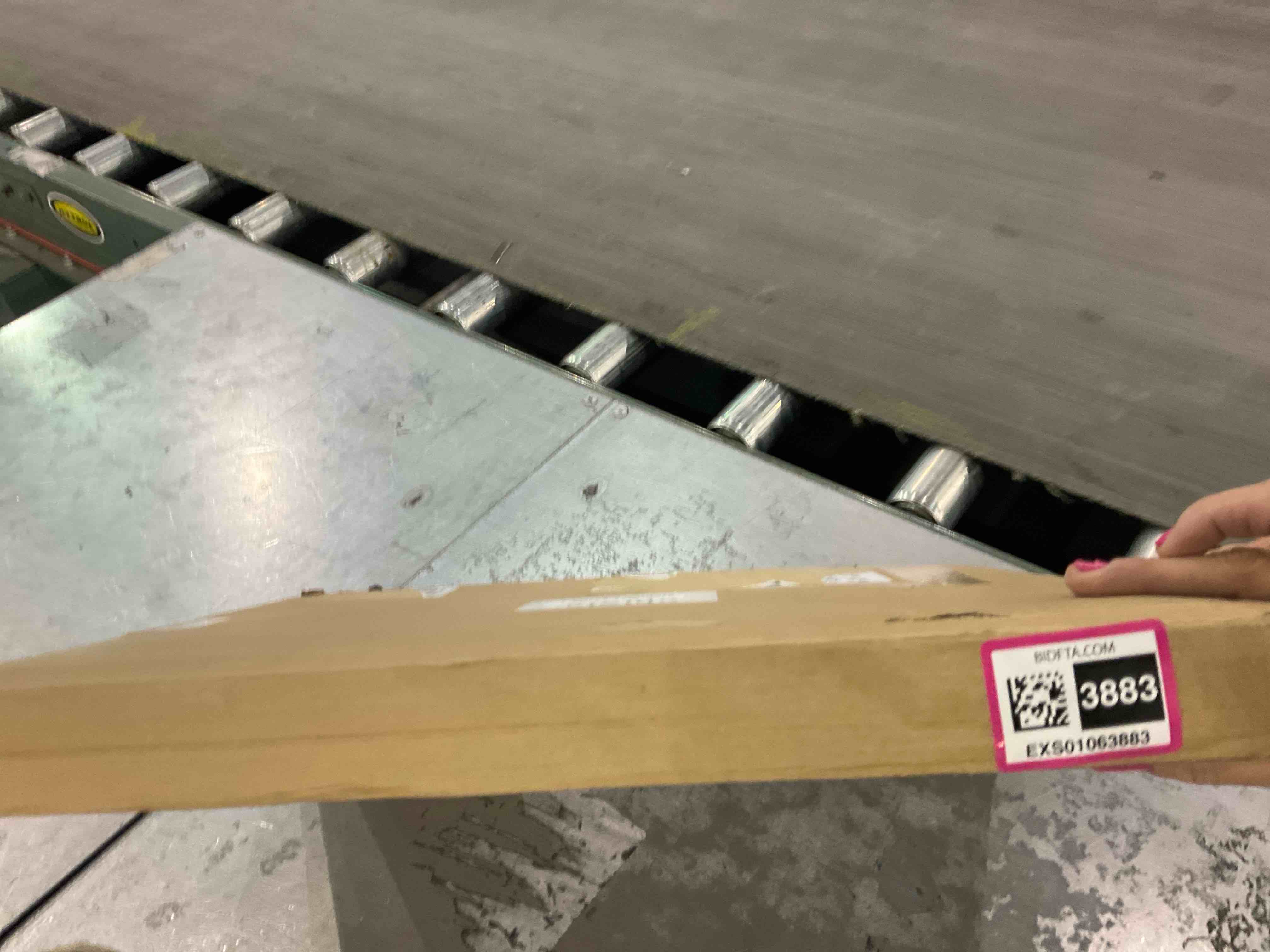 https://s3.amazonaws.com/lotting-images-prod/BargainHunt/EXS01063883_1708346518810.jpeg