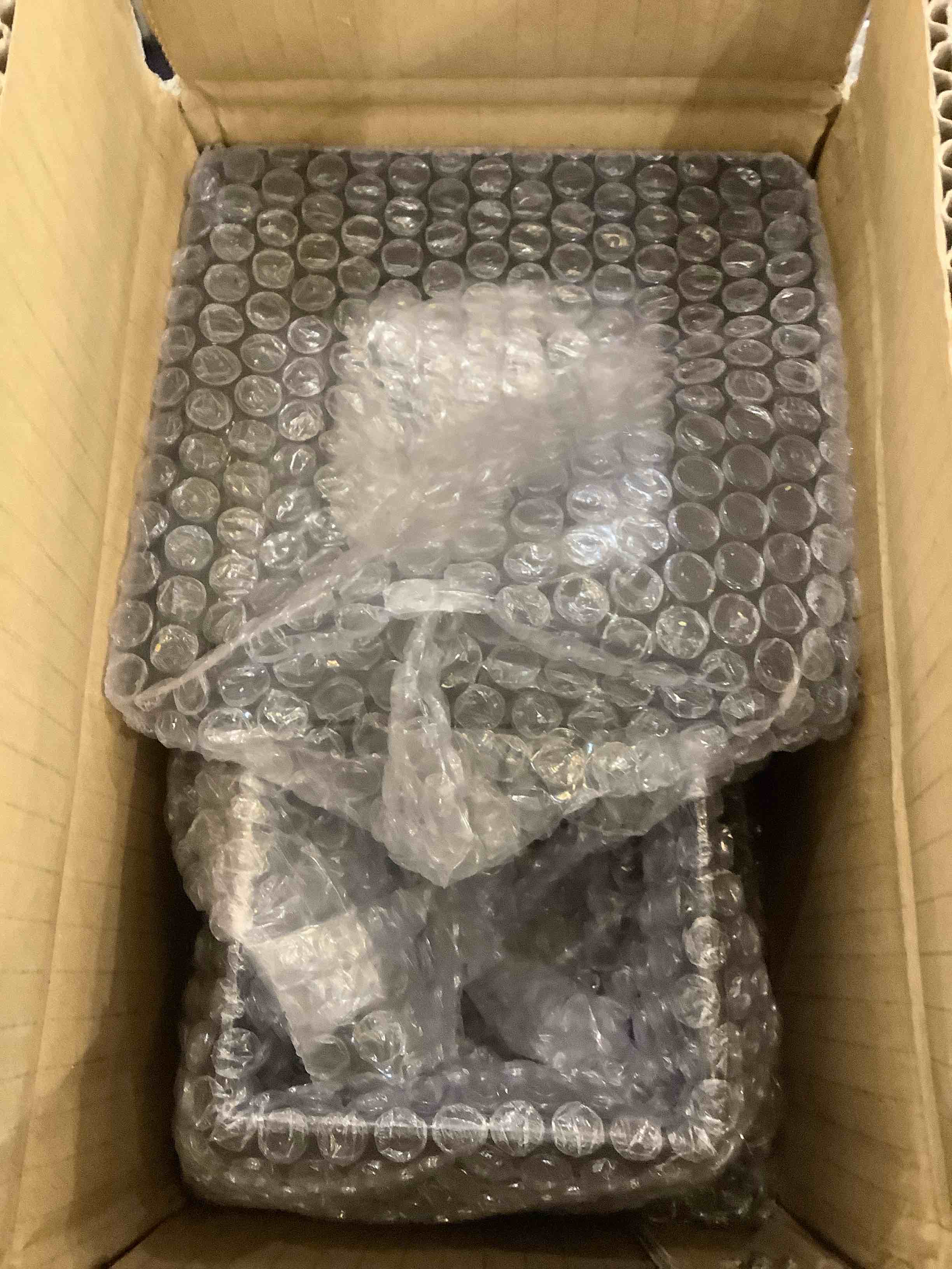 https://s3.amazonaws.com/lotting-images-prod/BargainHunt/EXS01064156_1707242738413.jpeg