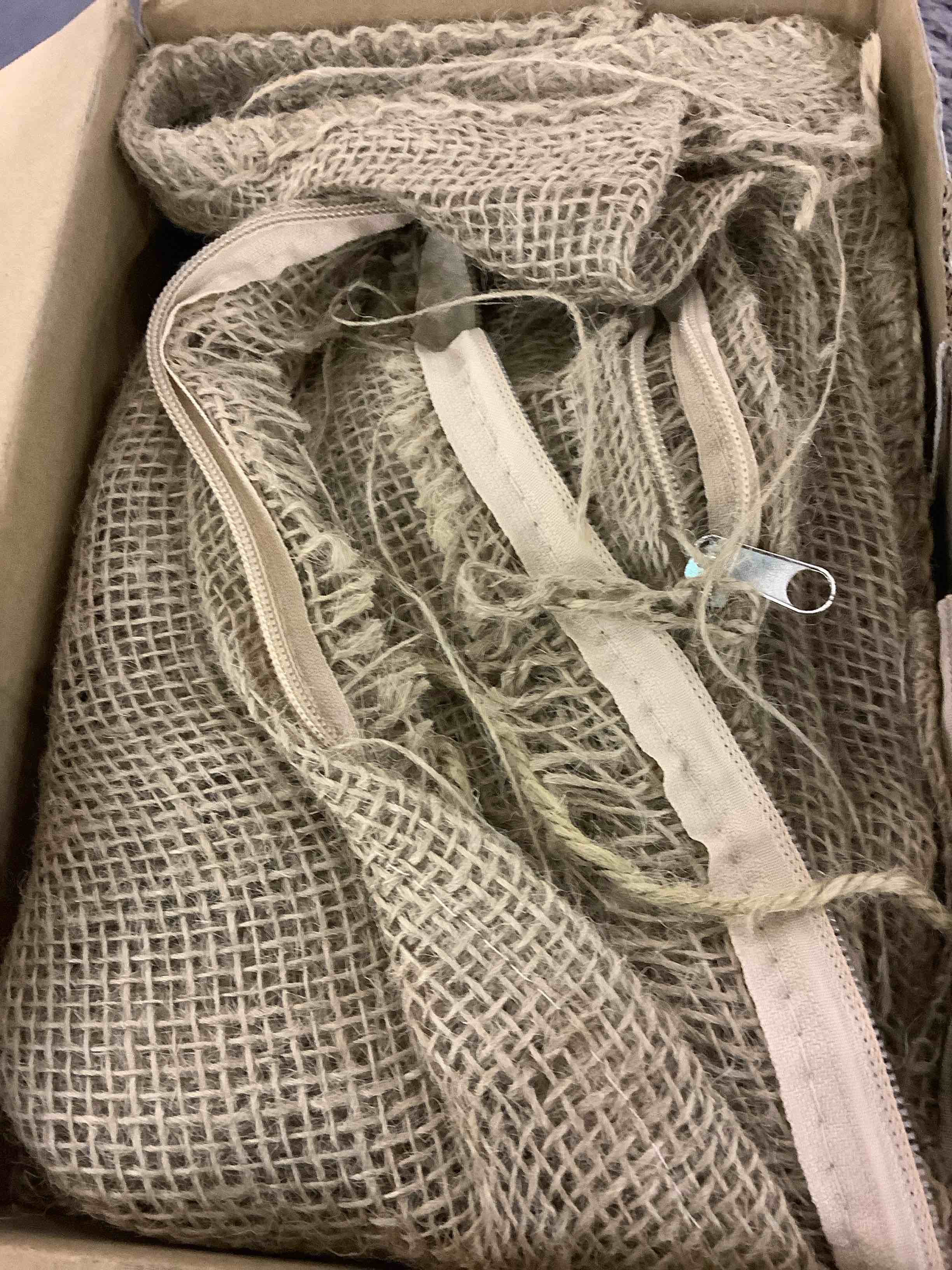 https://s3.amazonaws.com/lotting-images-prod/BargainHunt/EXS01064191_1707308845248.jpeg