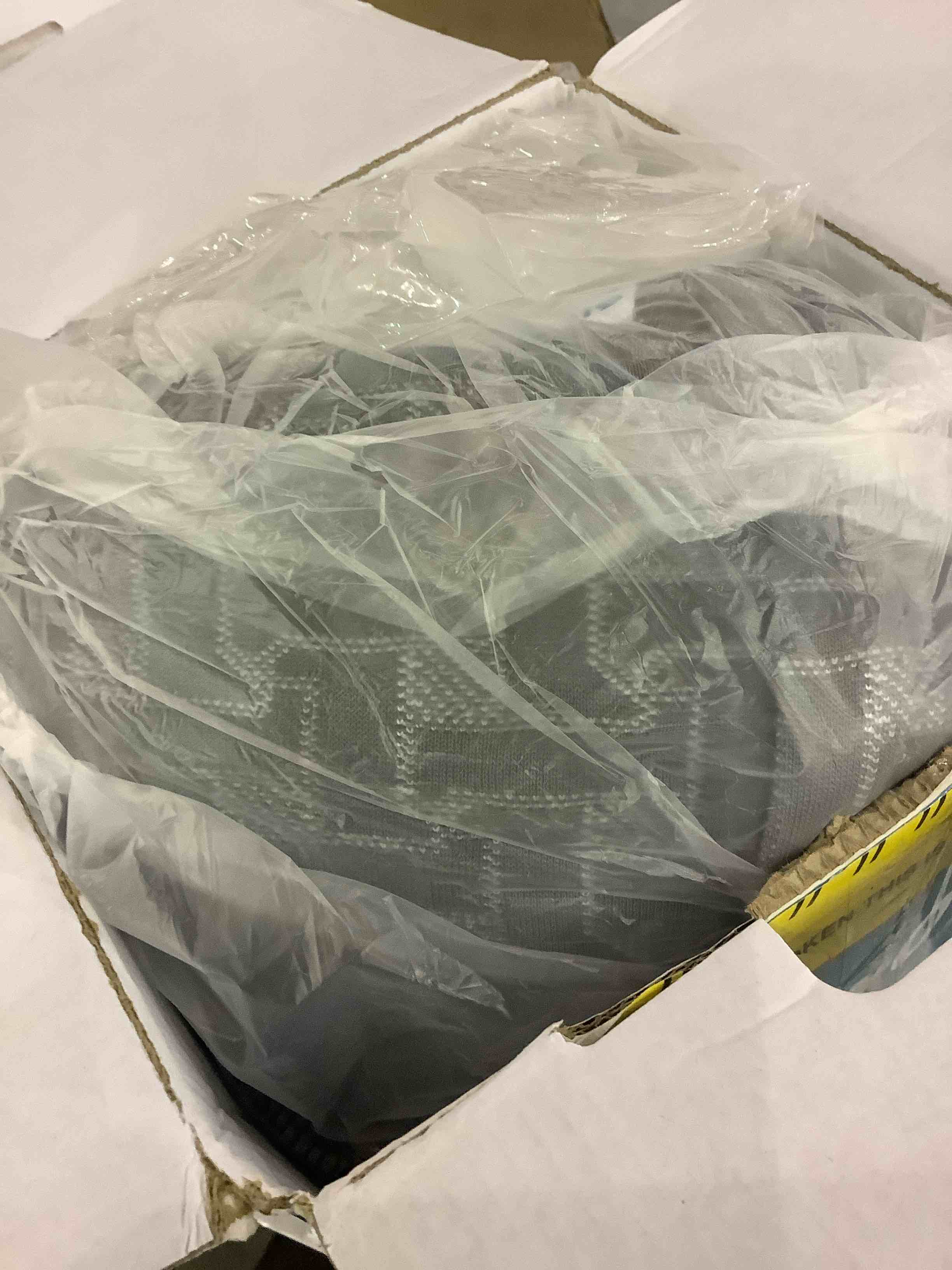 https://s3.amazonaws.com/lotting-images-prod/BargainHunt/EXS01064195_1707309400467.jpeg