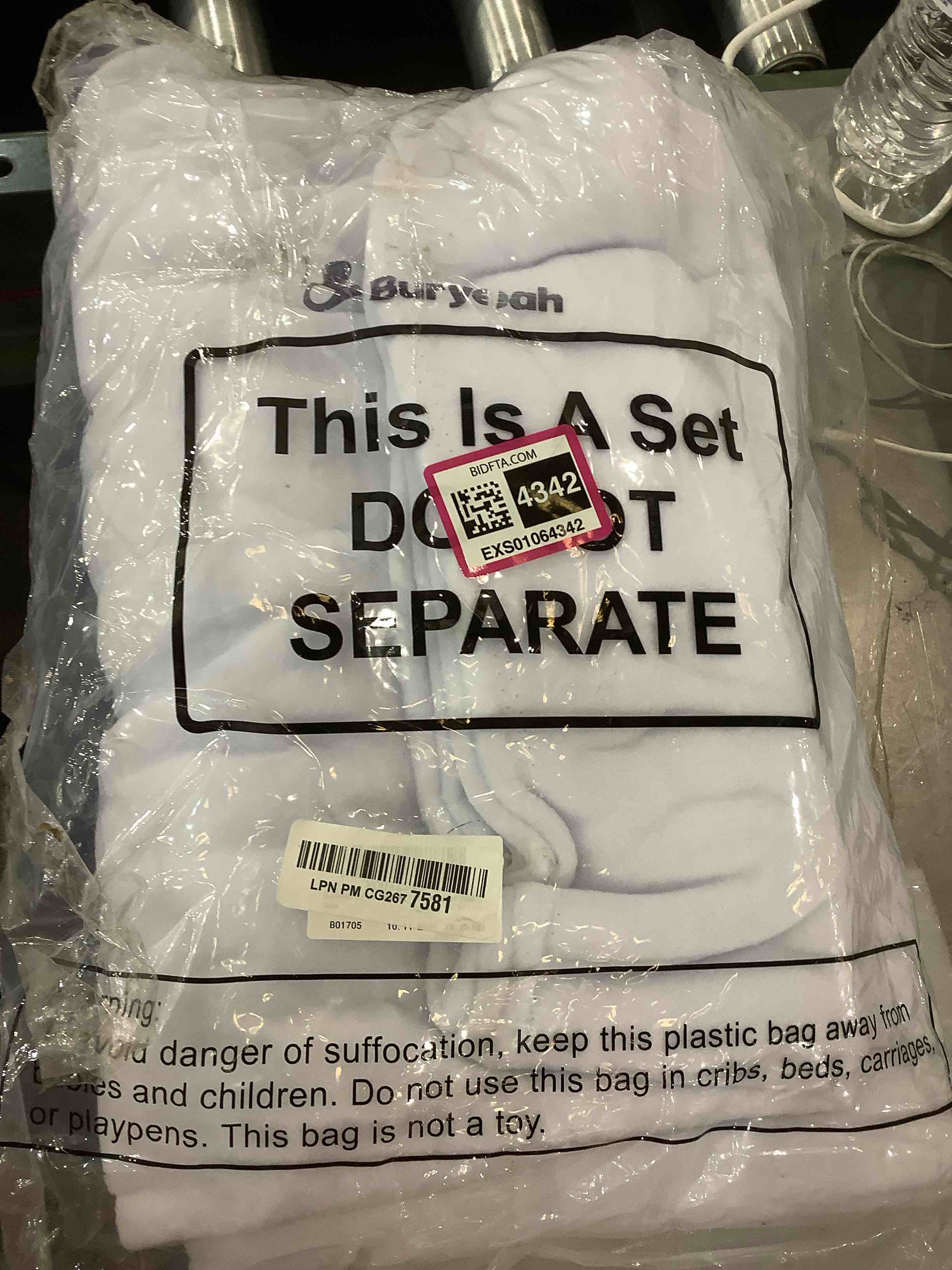 https://s3.amazonaws.com/lotting-images-prod/BargainHunt/EXS01064342_1707333974674.jpeg
