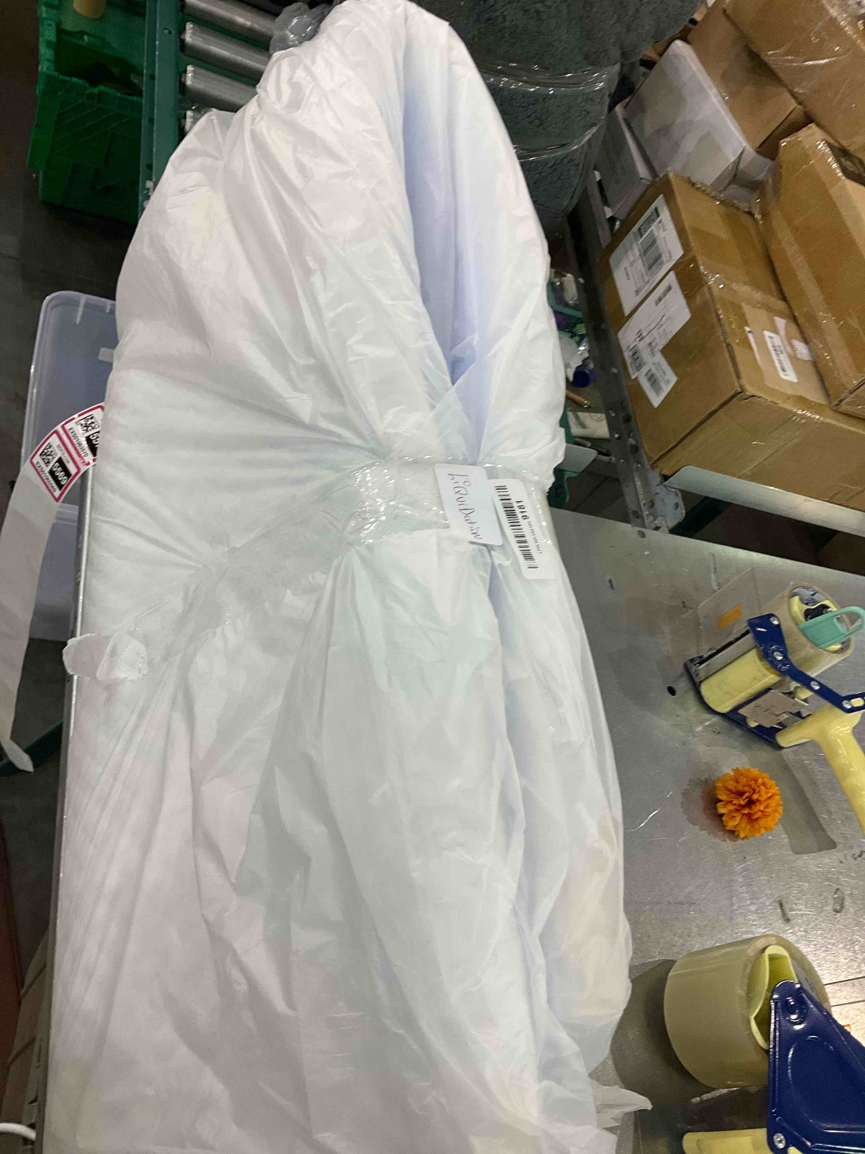 https://s3.amazonaws.com/lotting-images-prod/BargainHunt/EXS01065568_1706702175073.jpeg