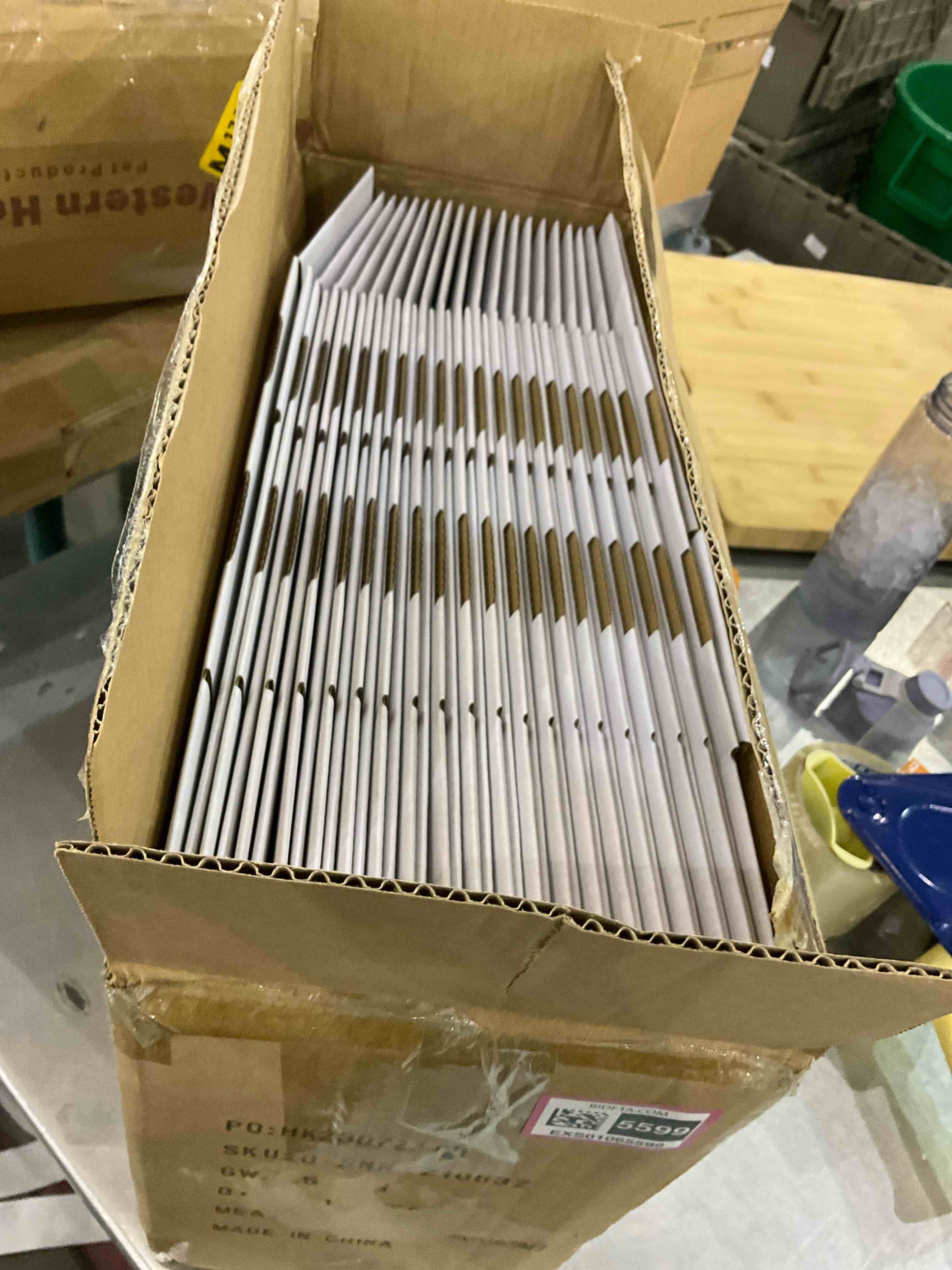 https://s3.amazonaws.com/lotting-images-prod/BargainHunt/EXS01065599_1706706688559.jpeg