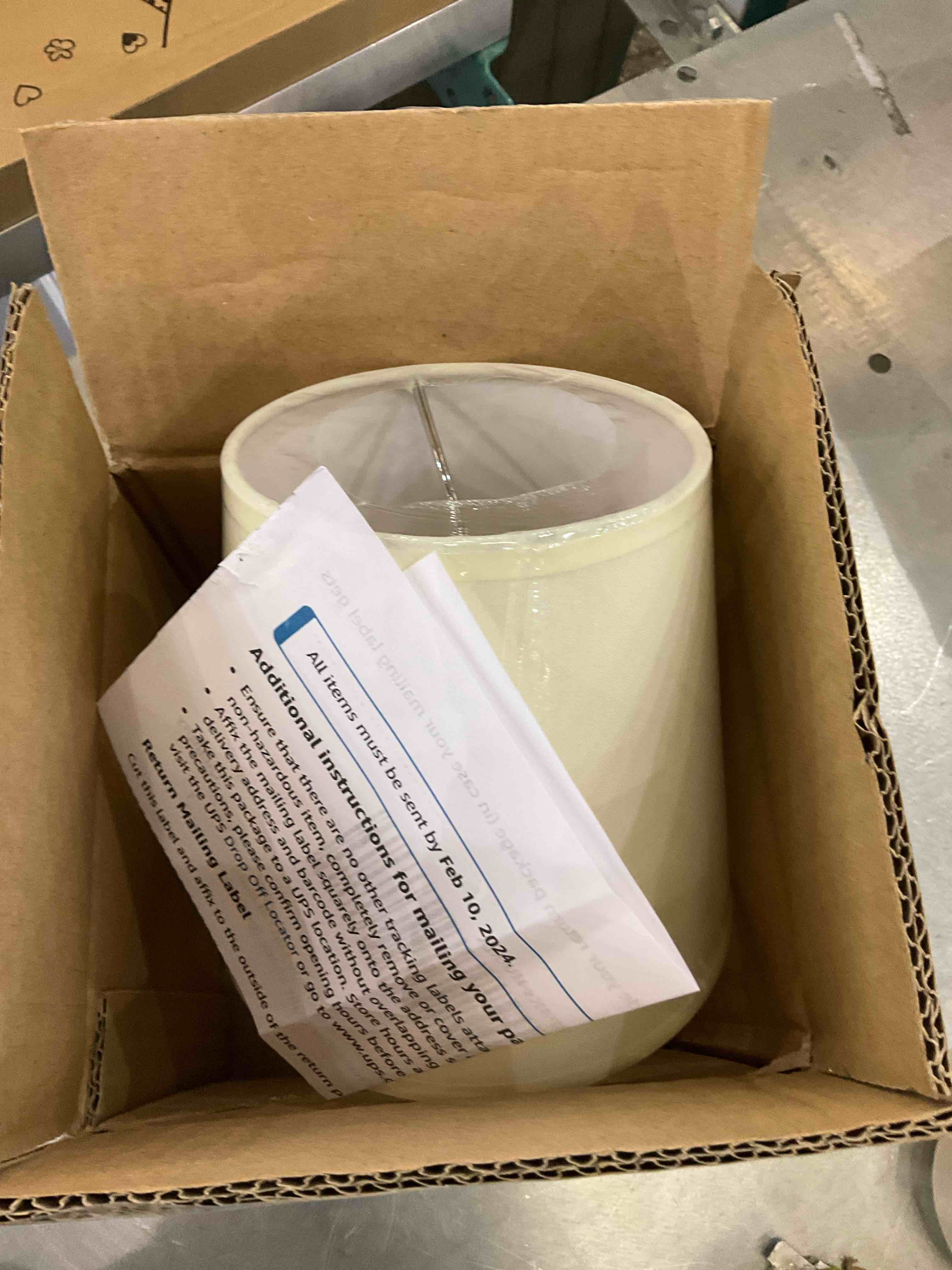 https://s3.amazonaws.com/lotting-images-prod/BargainHunt/EXS01065671_1706717014286.jpeg