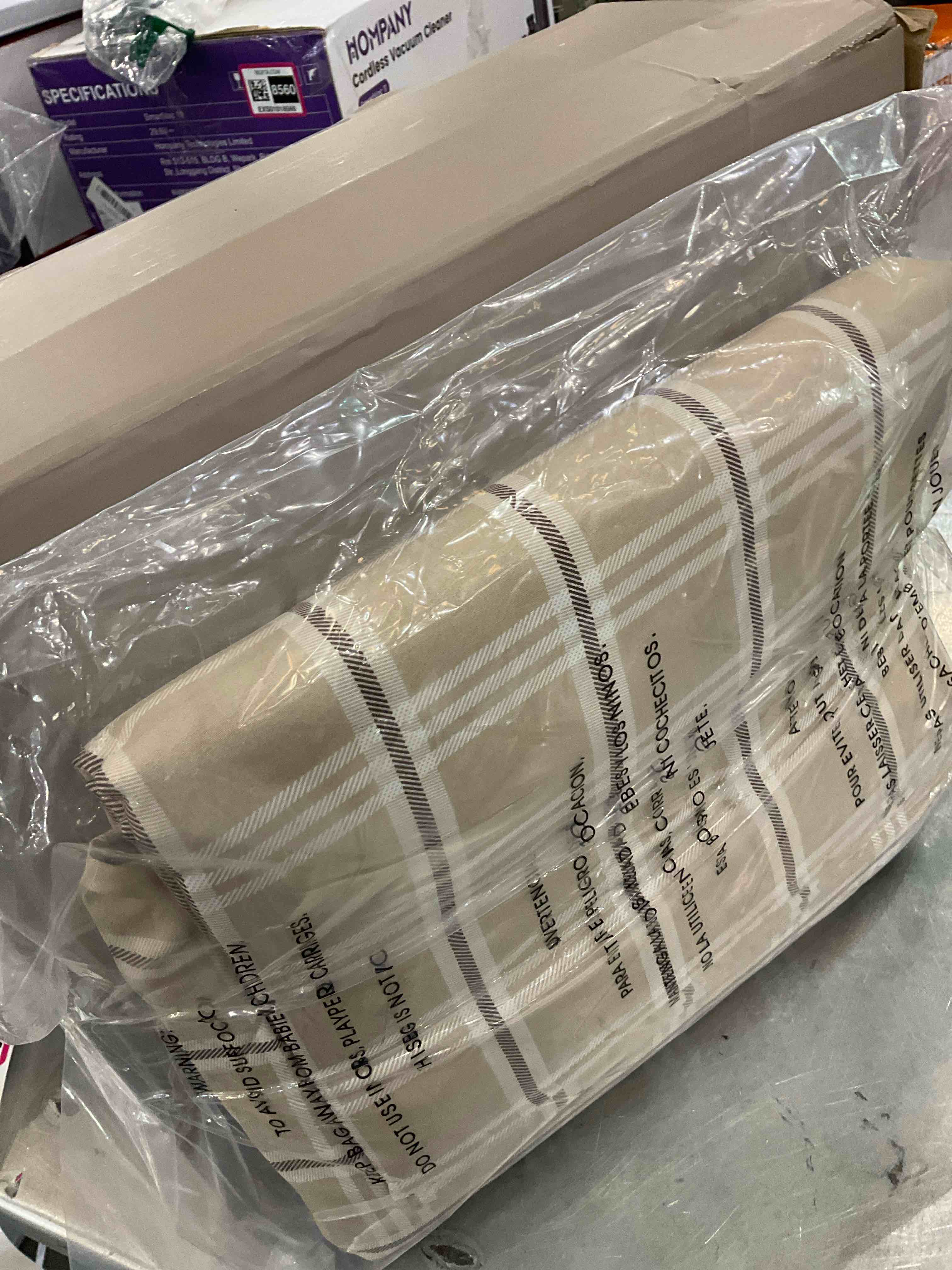 https://s3.amazonaws.com/lotting-images-prod/BargainHunt/EXS01065952_1707163129528.jpeg