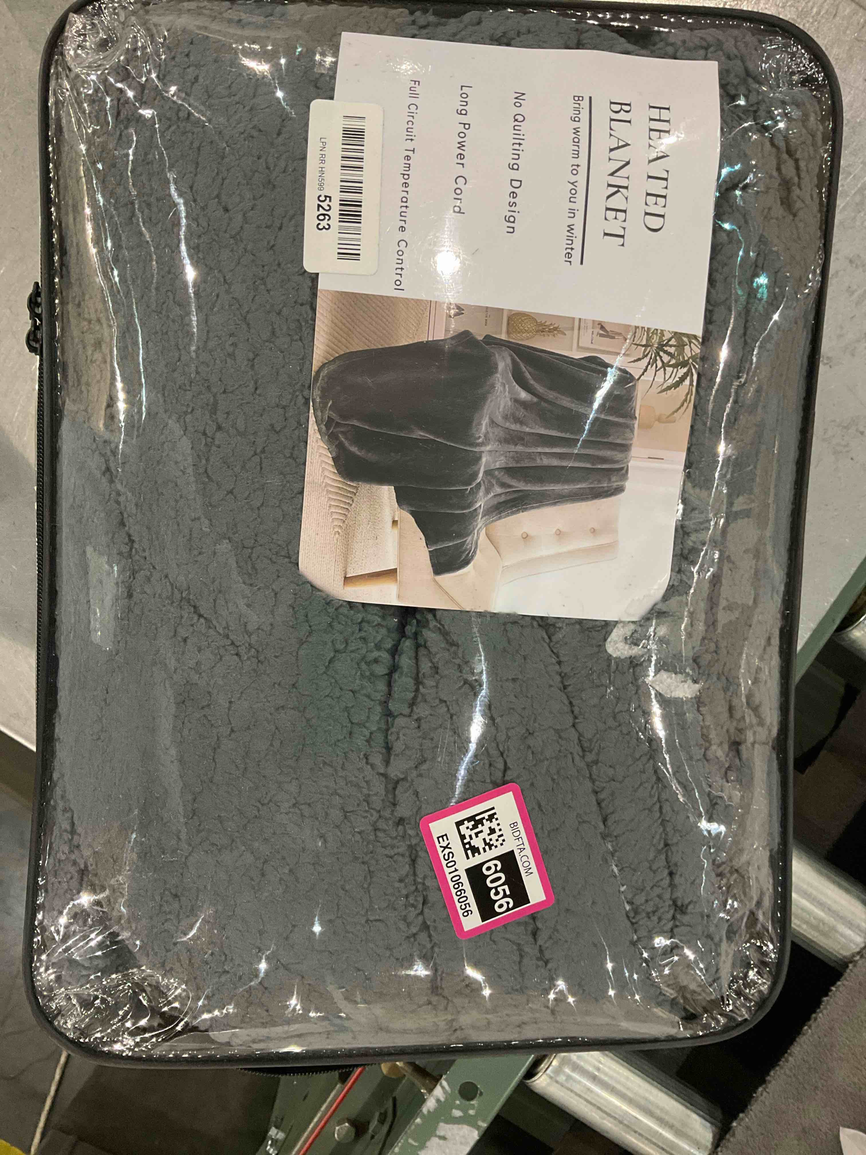 https://s3.amazonaws.com/lotting-images-prod/BargainHunt/EXS01066056_1706705004135.jpeg