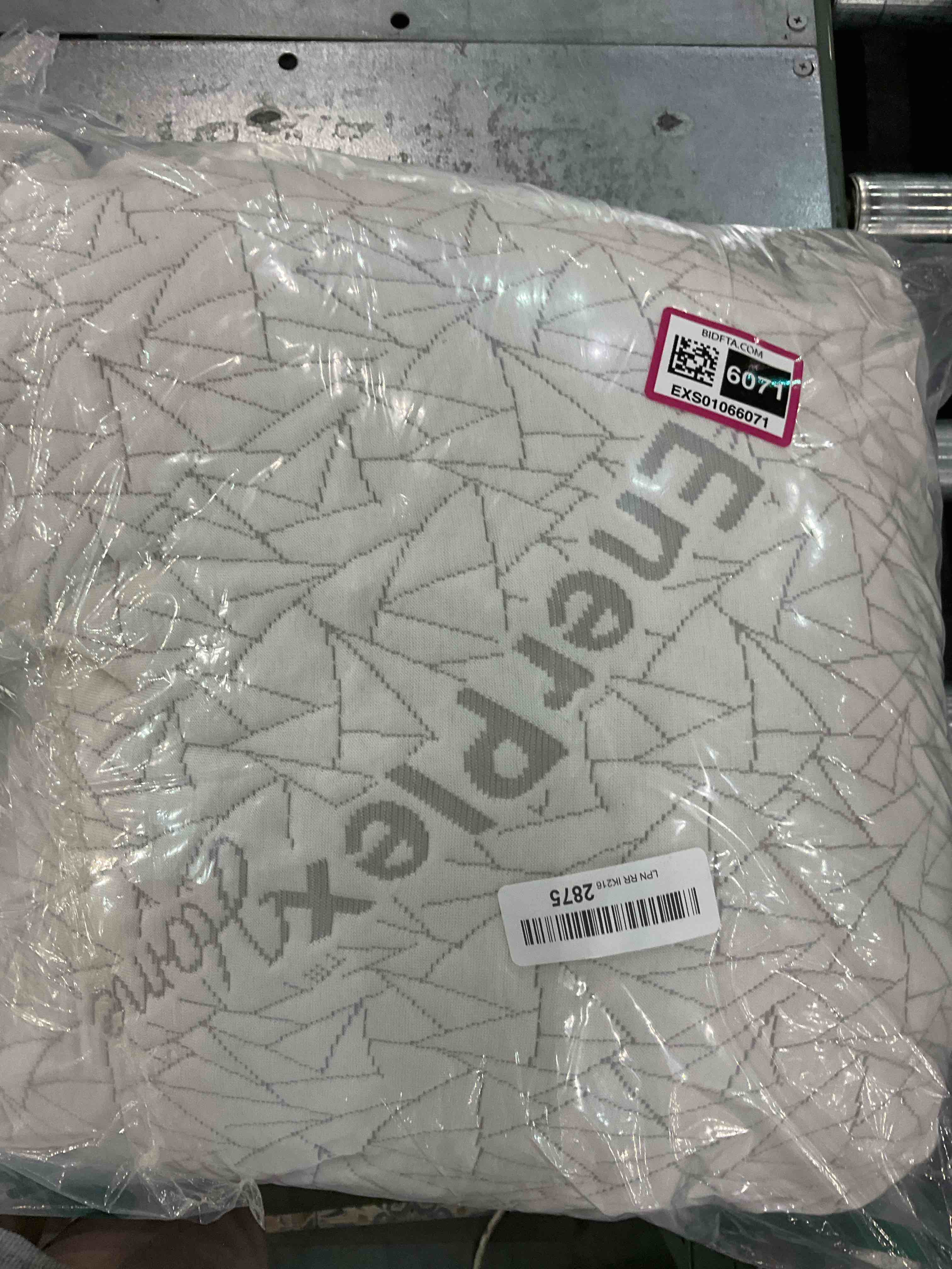 https://s3.amazonaws.com/lotting-images-prod/BargainHunt/EXS01066071_1706706328482.jpeg