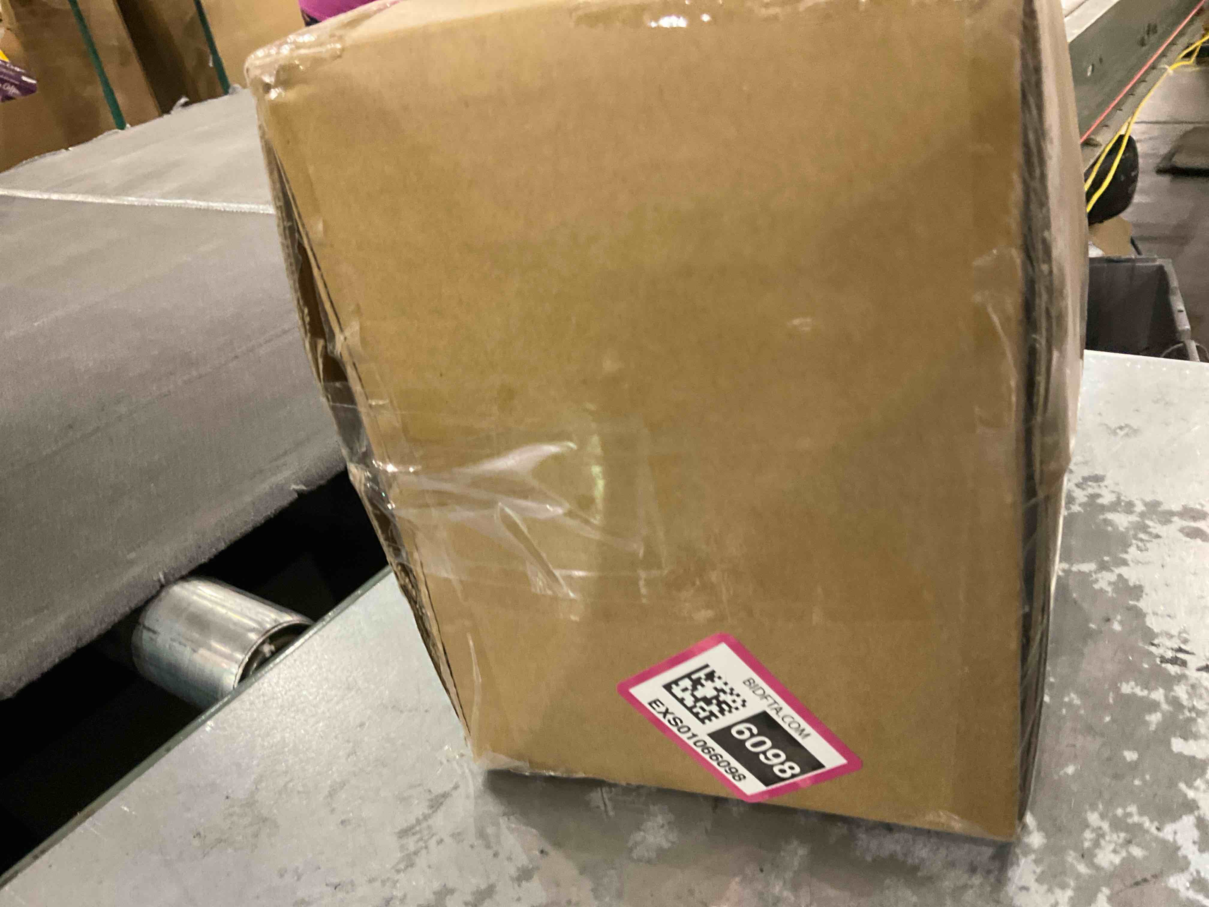 https://s3.amazonaws.com/lotting-images-prod/BargainHunt/EXS01066098_1706708208900.jpeg