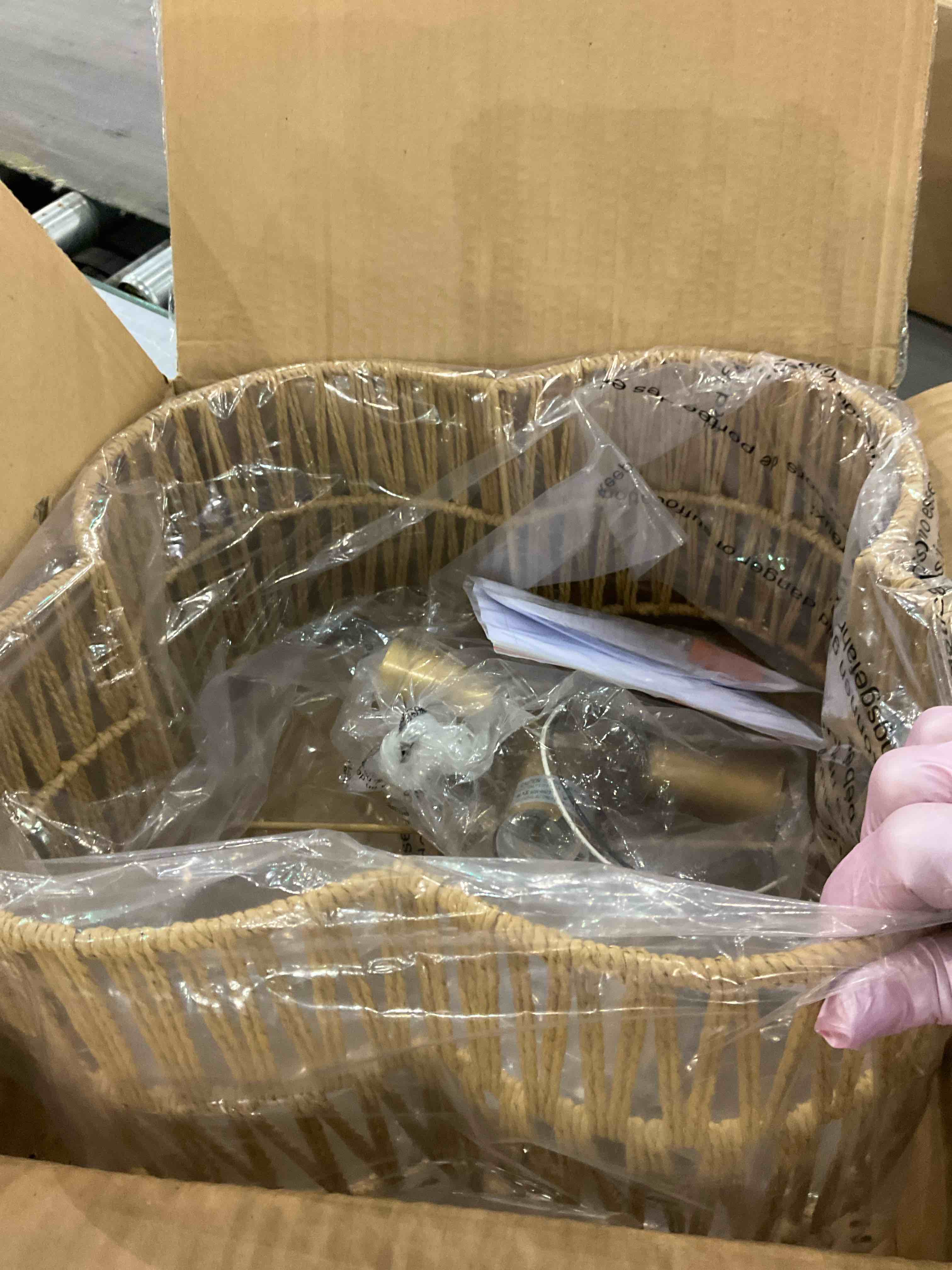 https://s3.amazonaws.com/lotting-images-prod/BargainHunt/EXS01066273_1707222951032.jpeg