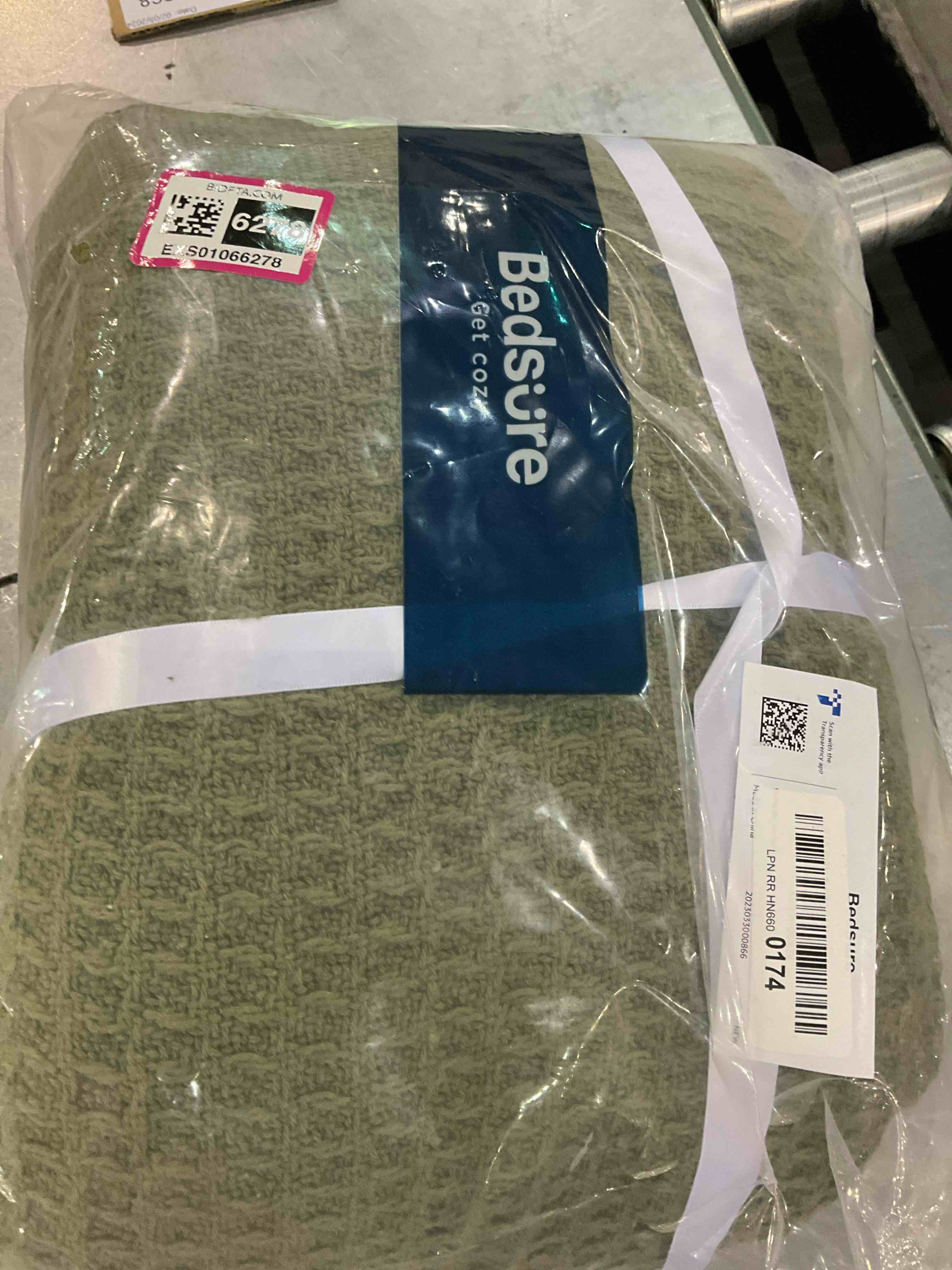https://s3.amazonaws.com/lotting-images-prod/BargainHunt/EXS01066278_1707223352398.jpeg